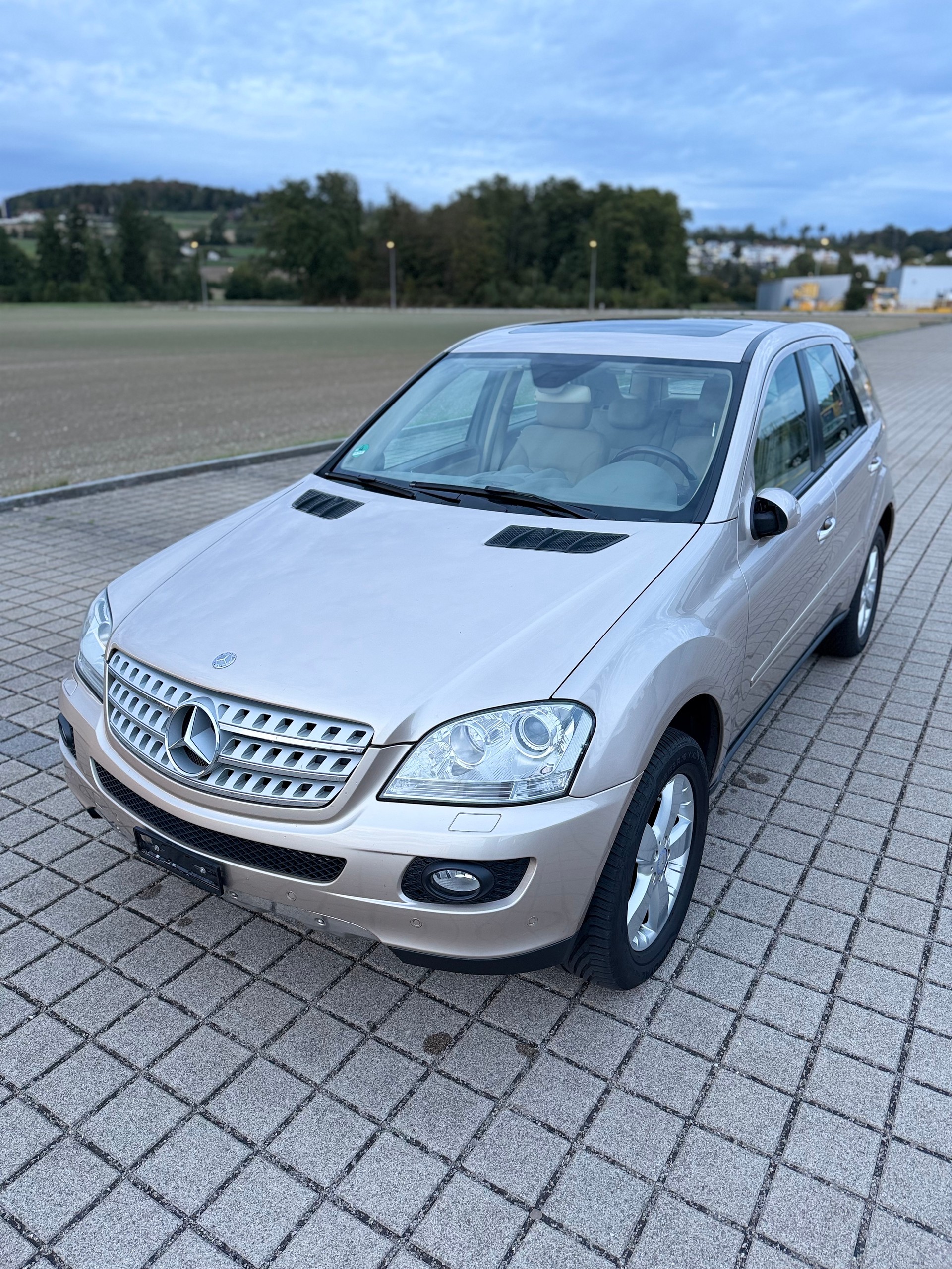 MERCEDES-BENZ ML 500 4Matic 7G-Tronic ** Offroad-Paket mit Differentialsperren (Mittel- und Hinterachsdifferentialsperre)**-image-1