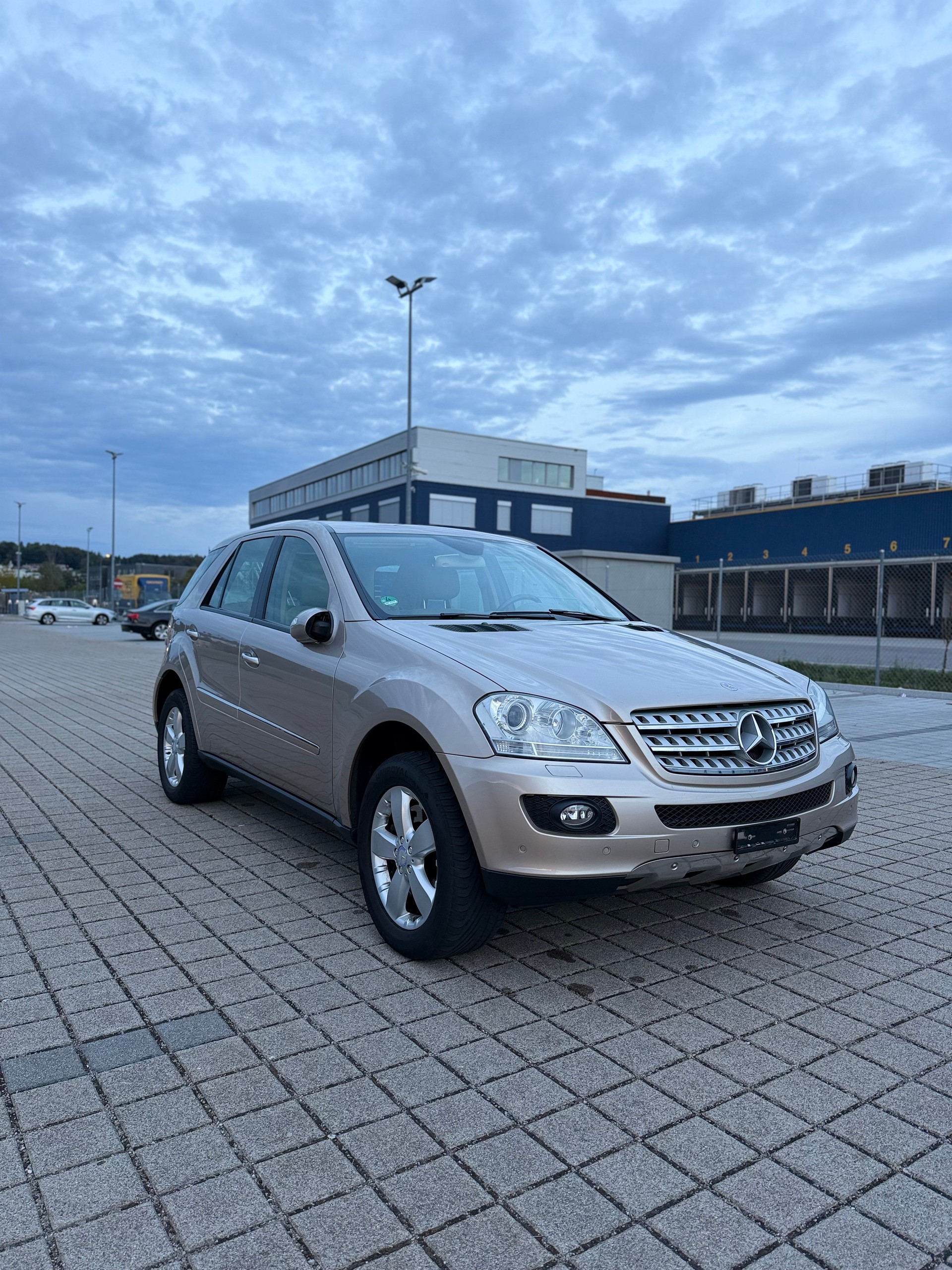 MERCEDES-BENZ ML 500 4Matic 7G-Tronic ** Offroad-Paket mit Differentialsperren (Mittel- und Hinterachsdifferentialsperre)**-image-4