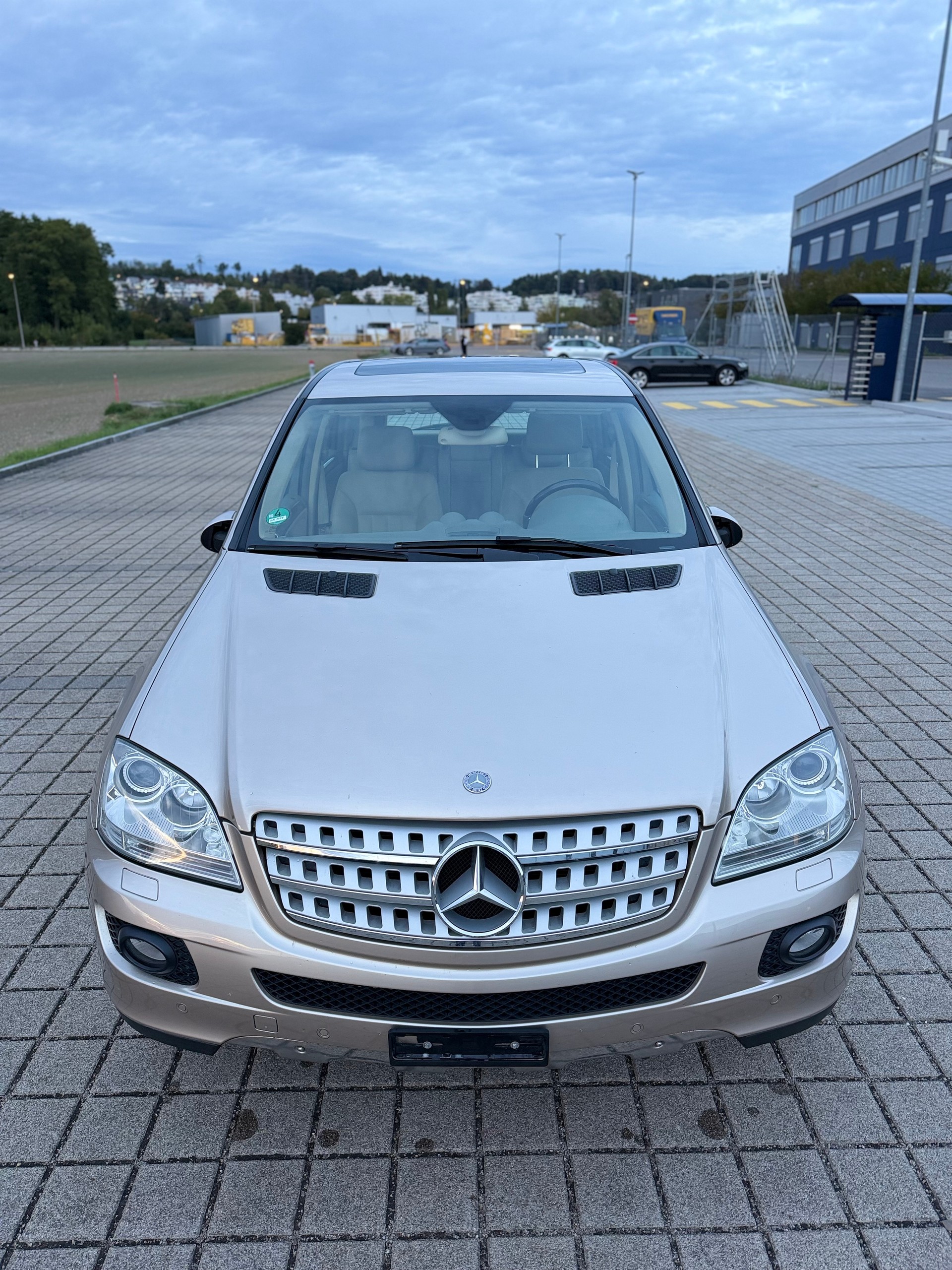 MERCEDES-BENZ ML 500 4Matic 7G-Tronic ** Offroad-Paket mit Differentialsperren (Mittel- und Hinterachsdifferentialsperre)**-image-3