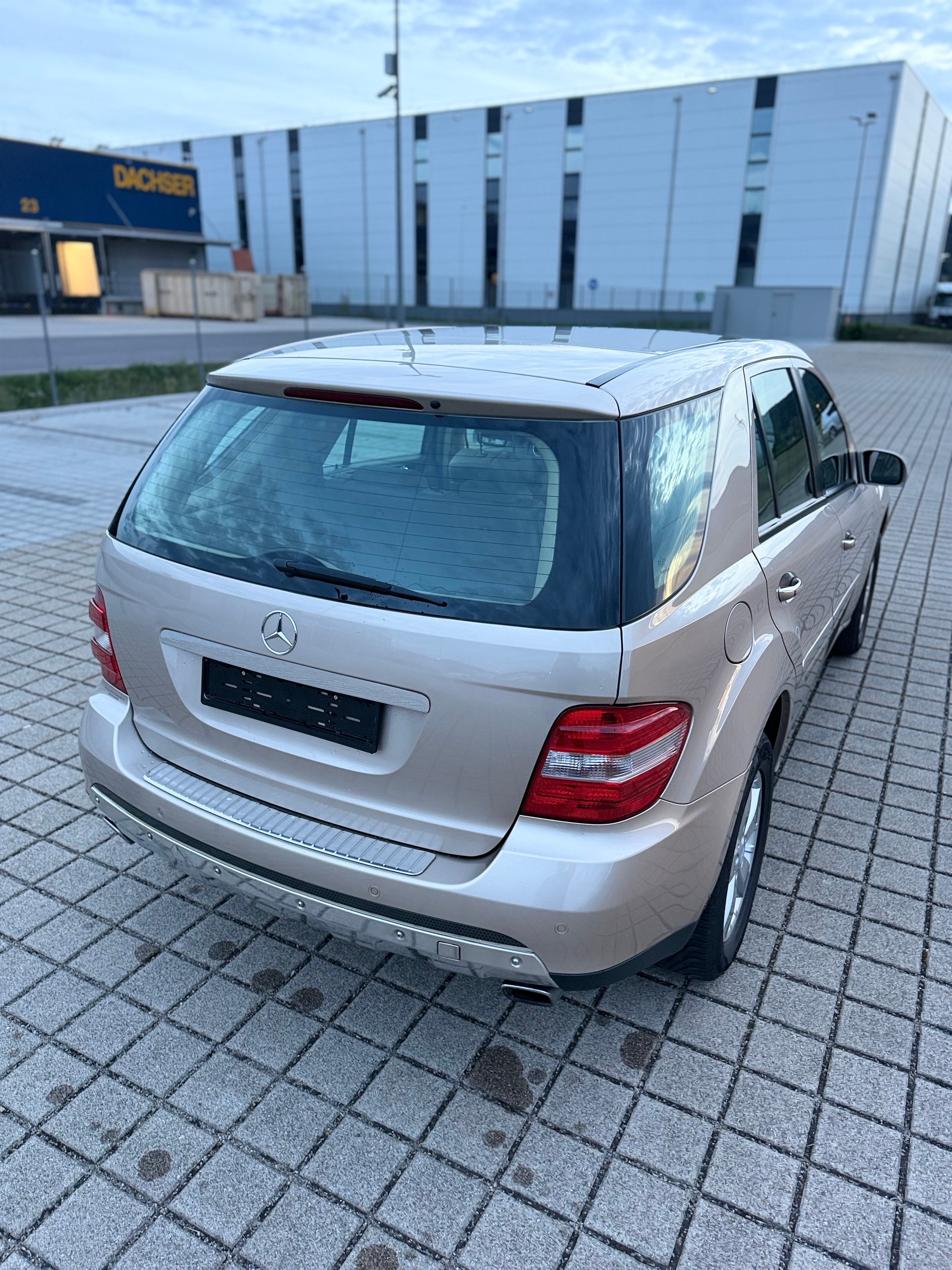 MERCEDES-BENZ ML 500 4Matic 7G-Tronic ** Offroad-Paket mit Differentialsperren (Mittel- und Hinterachsdifferentialsperre)**-image-9