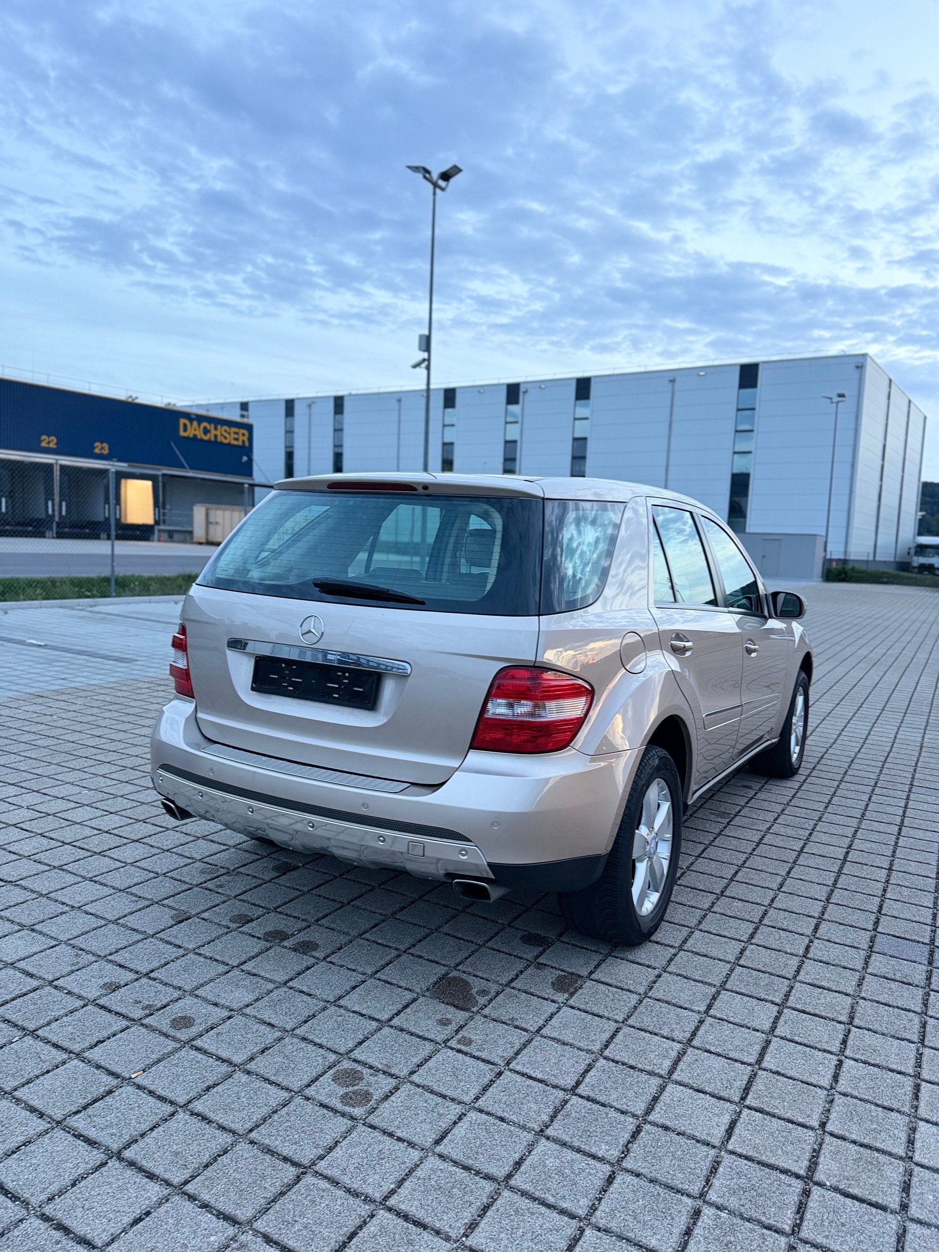 MERCEDES-BENZ ML 500 4Matic 7G-Tronic ** Offroad-Paket mit Differentialsperren (Mittel- und Hinterachsdifferentialsperre)**-image-8