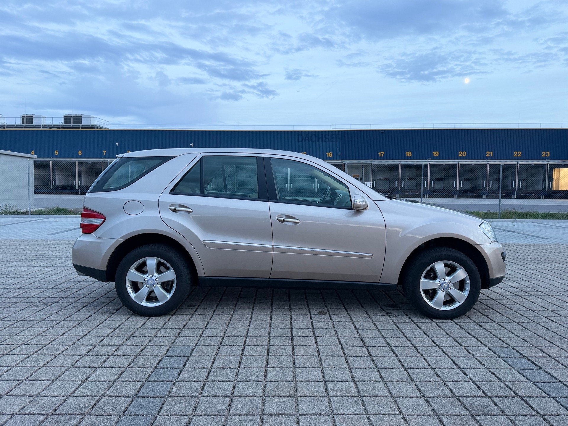 MERCEDES-BENZ ML 500 4Matic 7G-Tronic ** Offroad-Paket mit Differentialsperren (Mittel- und Hinterachsdifferentialsperre)**-image-6