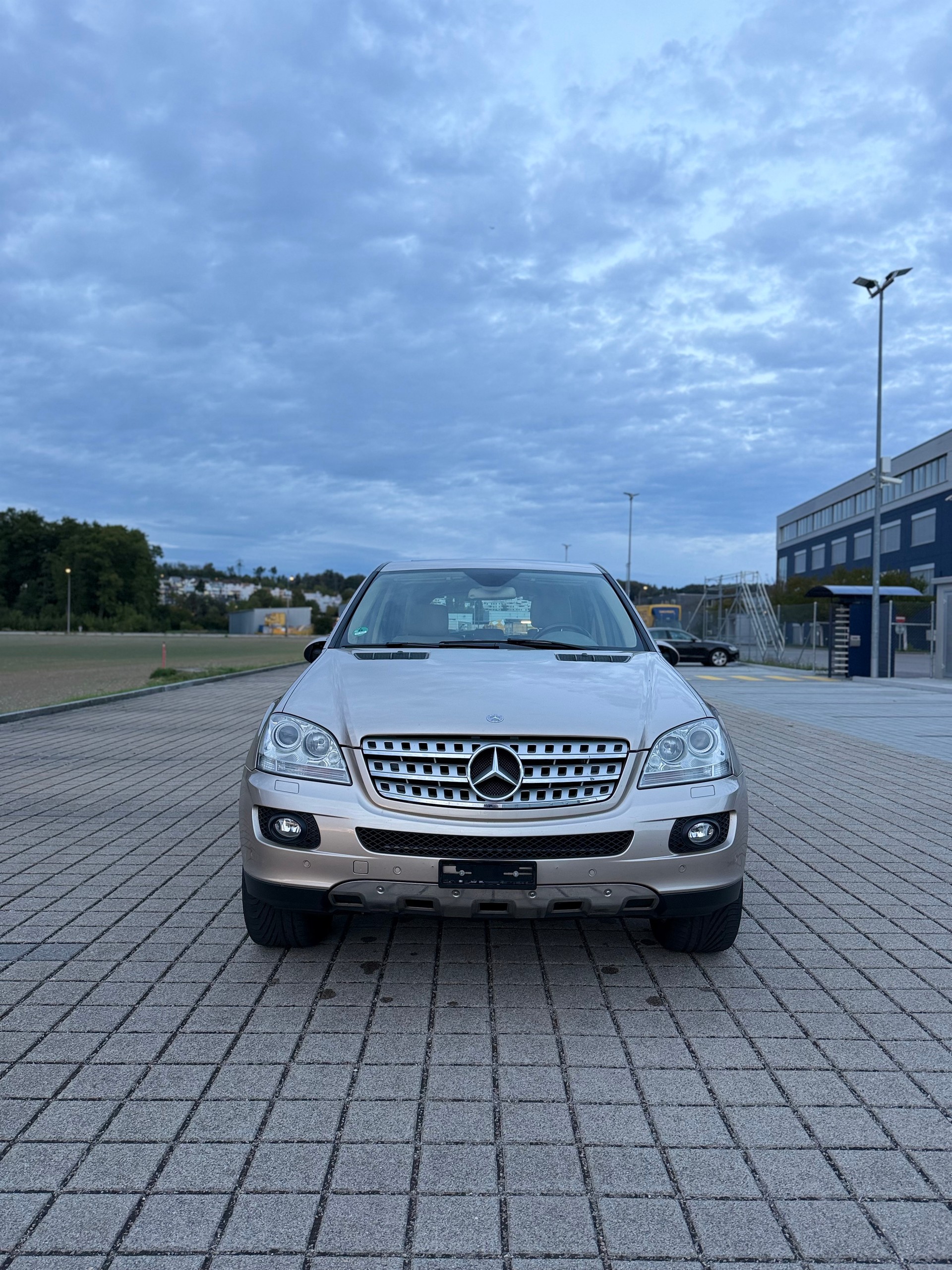 MERCEDES-BENZ ML 500 4Matic 7G-Tronic ** Offroad-Paket mit Differentialsperren (Mittel- und Hinterachsdifferentialsperre)**-image-2