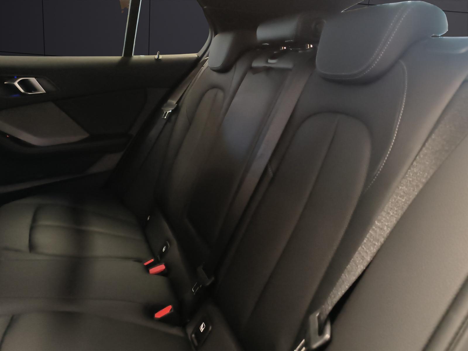 BMW 1er Reihe F40 M135i xDrive-image-12