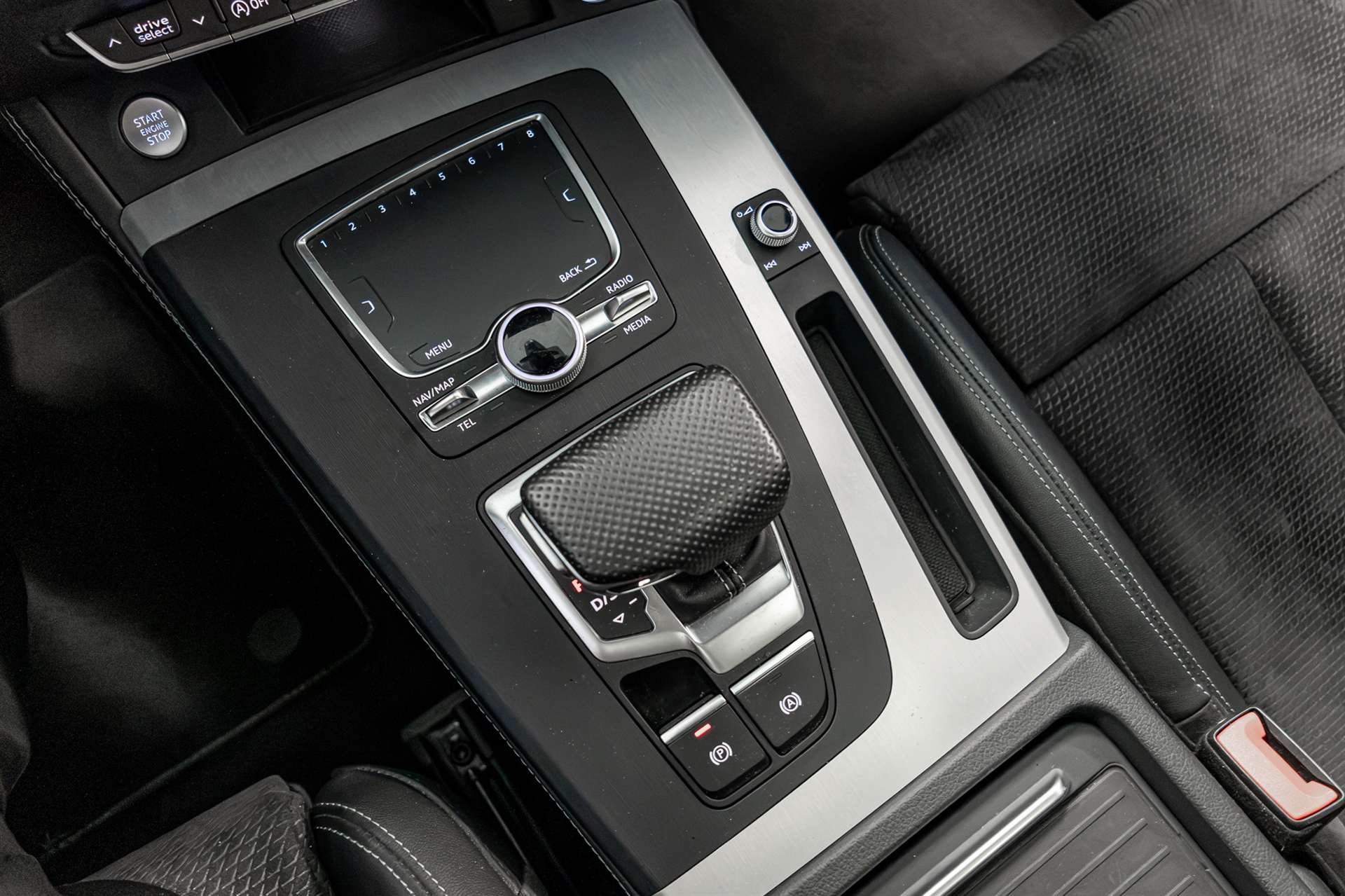 AUDI Q5 45 TFSI sport quattro S-tronic-image-24