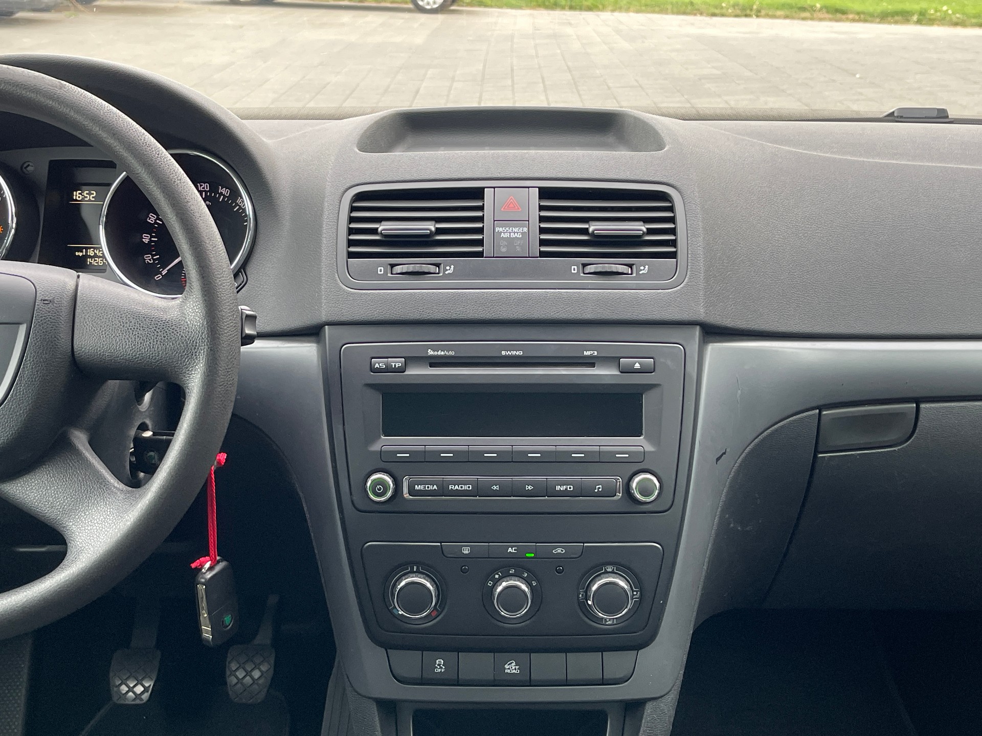 SKODA Yeti 2.0 TDI Clever 4x4-image-9