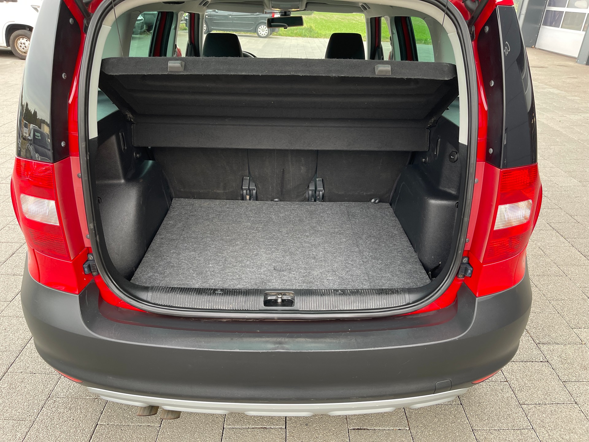 SKODA Yeti 2.0 TDI Clever 4x4-image-12