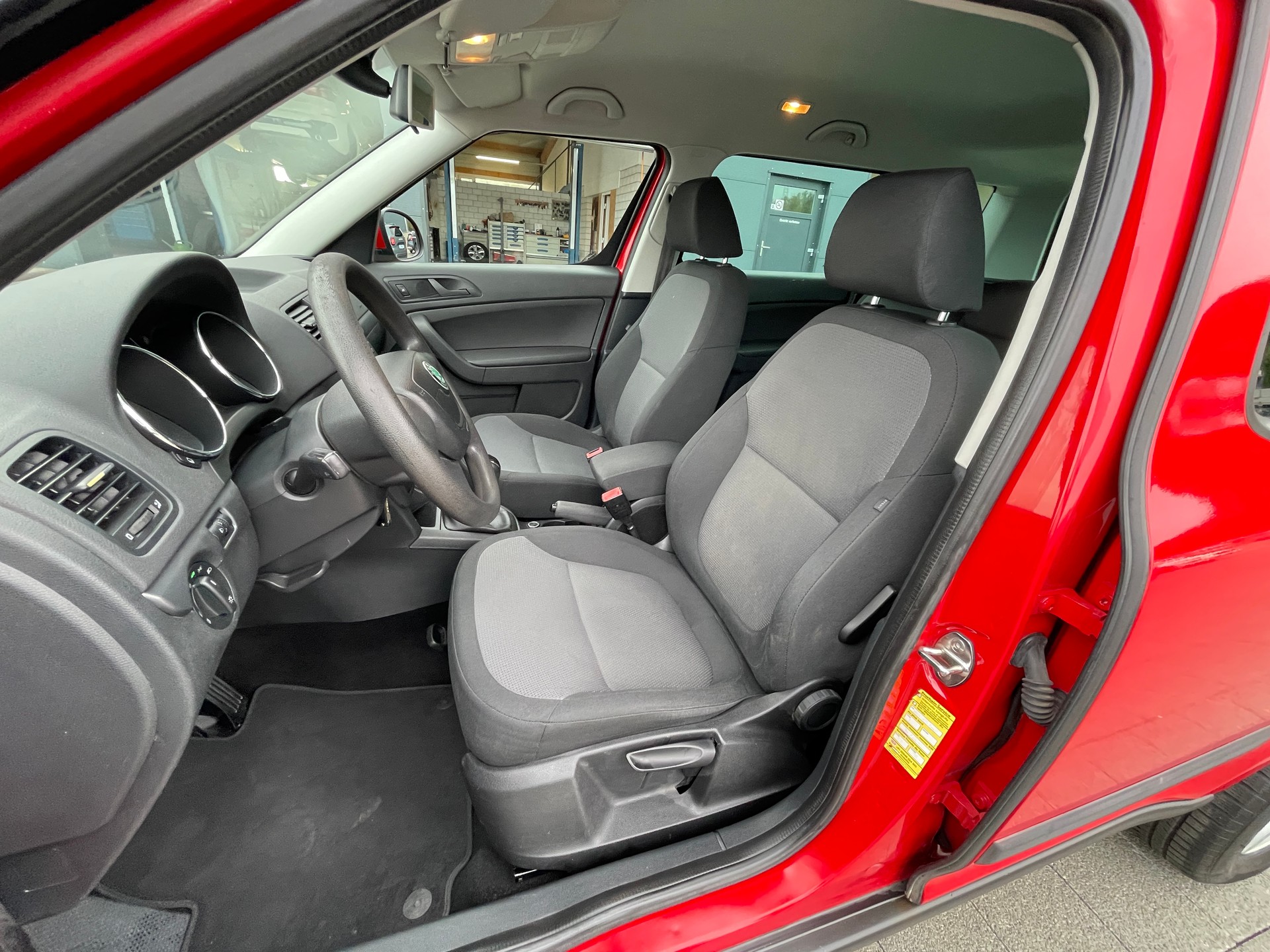 SKODA Yeti 2.0 TDI Clever 4x4-image-10
