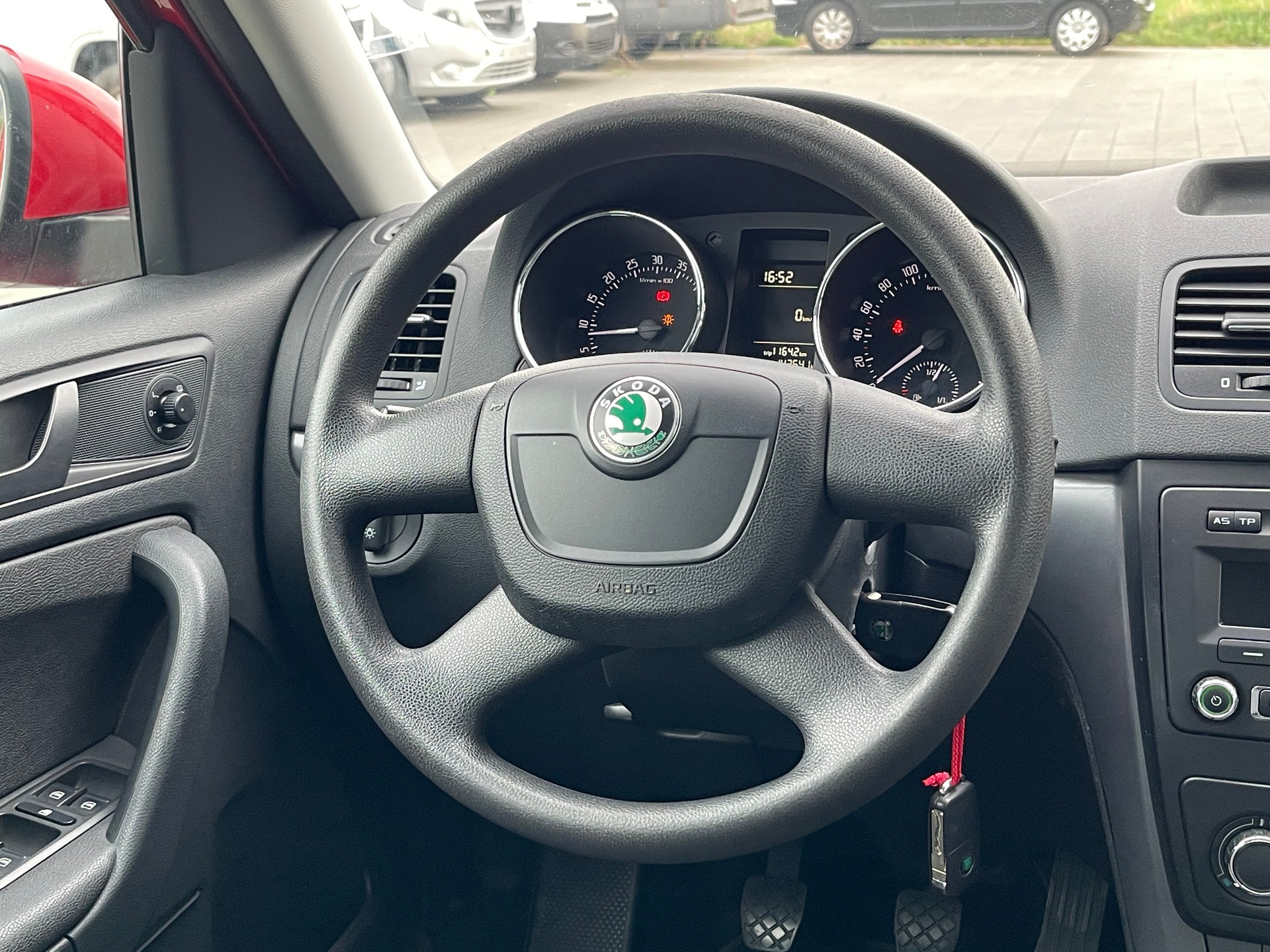 SKODA Yeti 2.0 TDI Clever 4x4-image-8