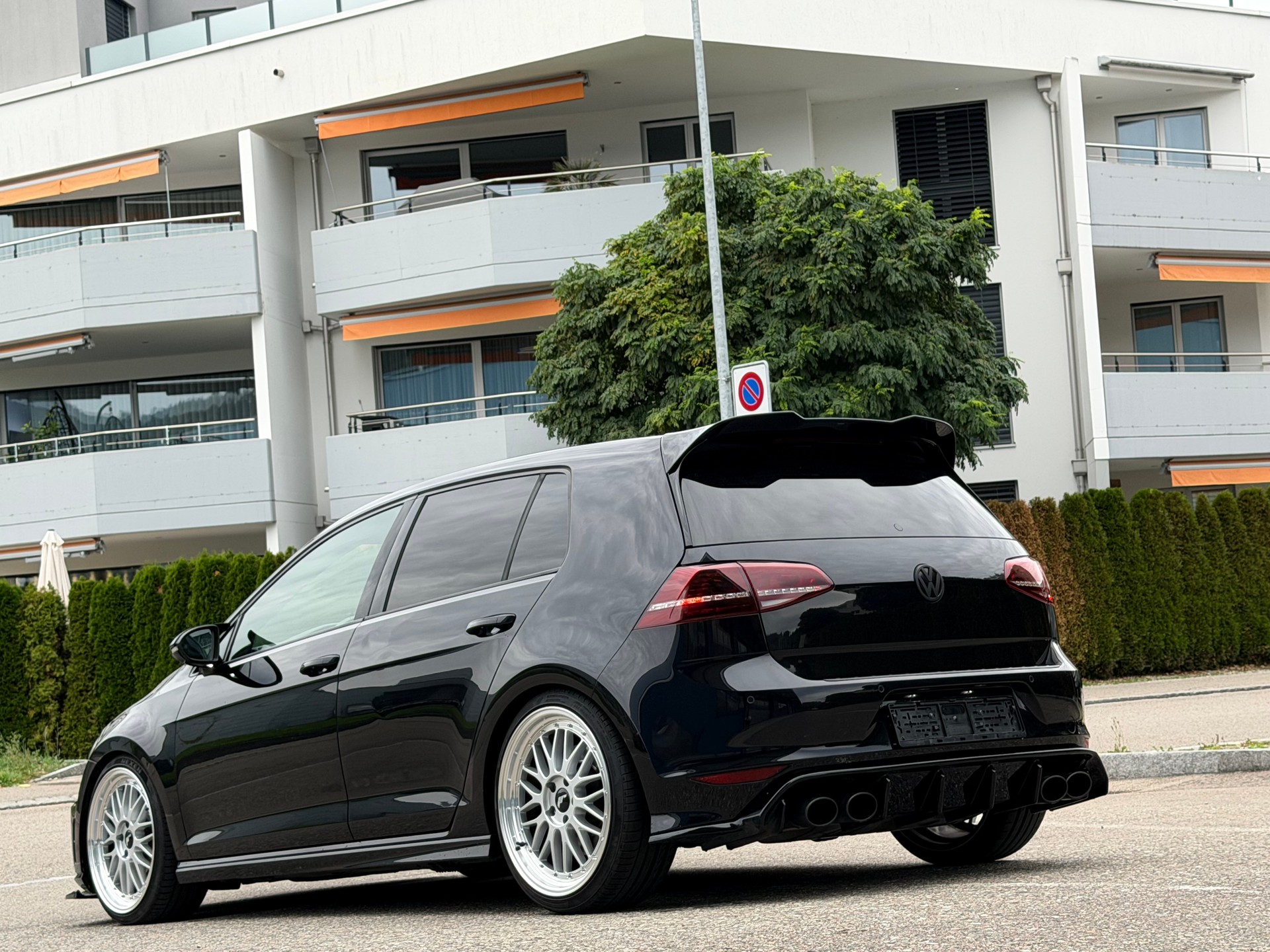 VW Golf 2.0 TSI R 4Motion DSG-image-4
