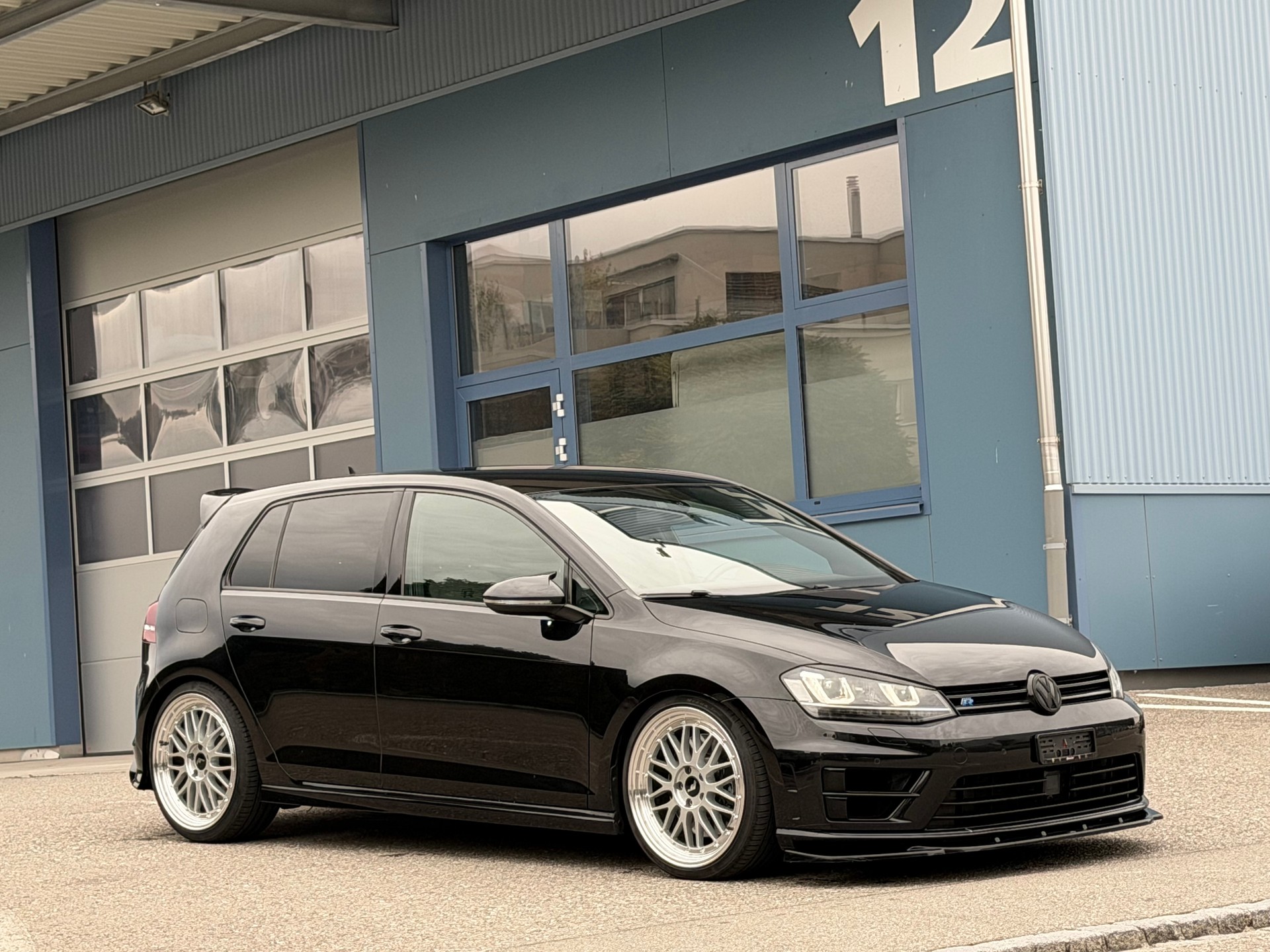 VW Golf 2.0 TSI R 4Motion DSG-image-1