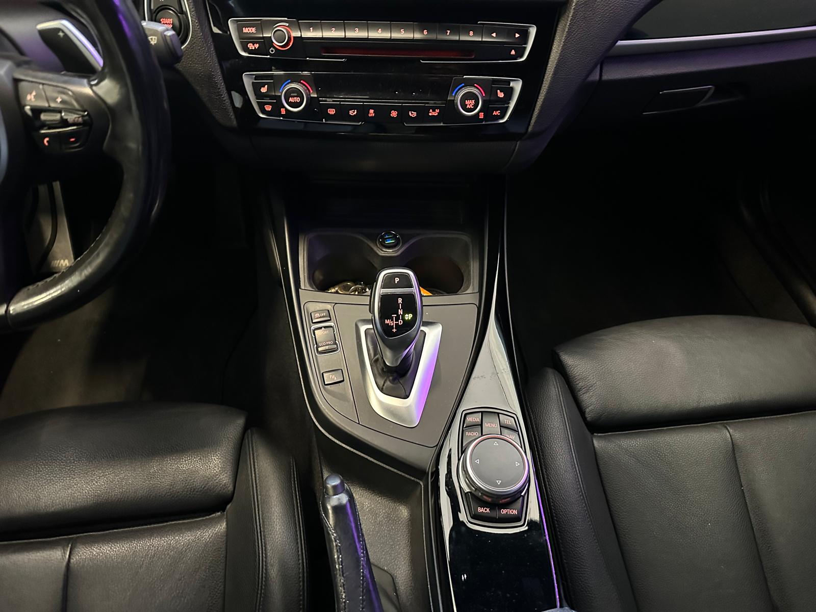 BMW M135i xDrive Steptronic-image-15