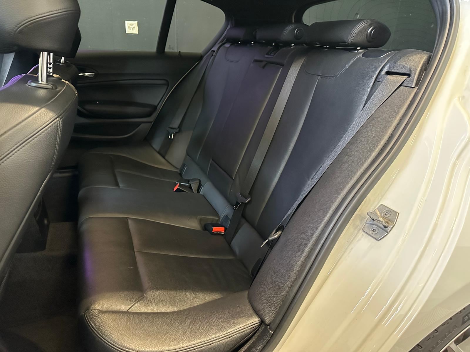 BMW M135i xDrive Steptronic-image-11
