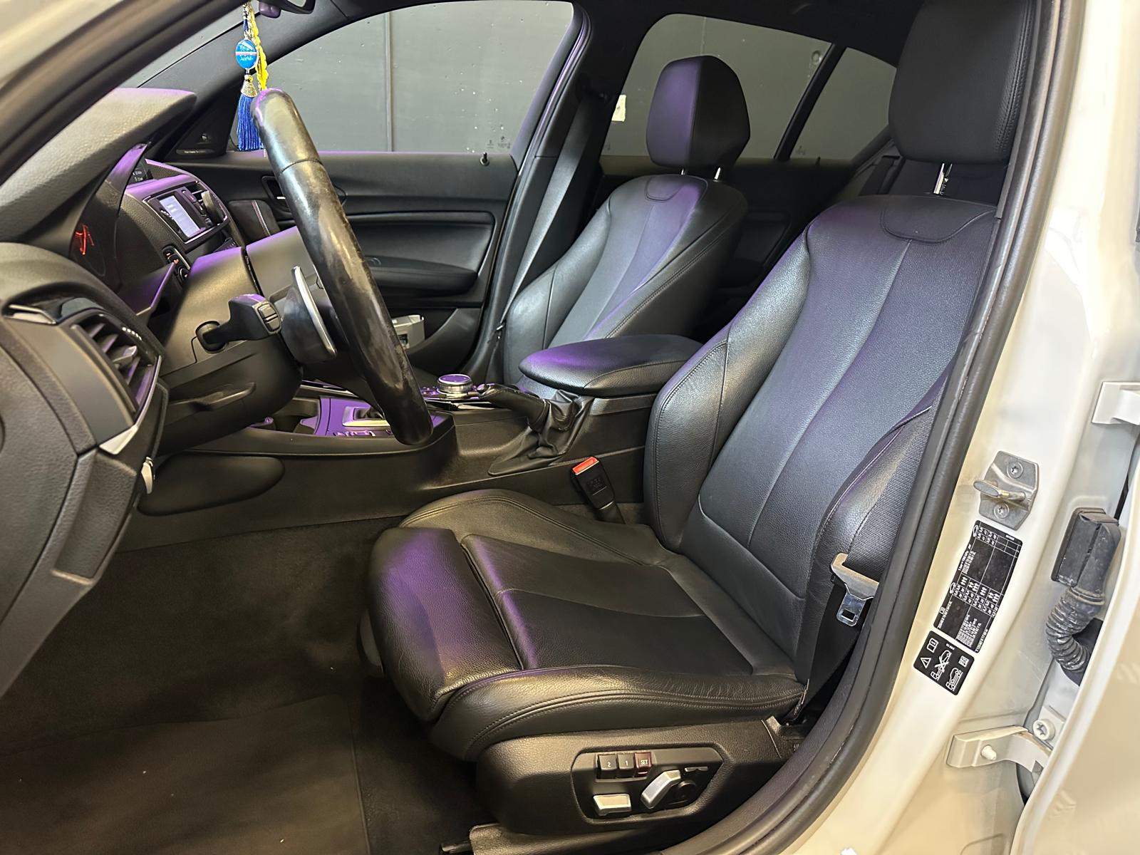 BMW M135i xDrive Steptronic-image-10