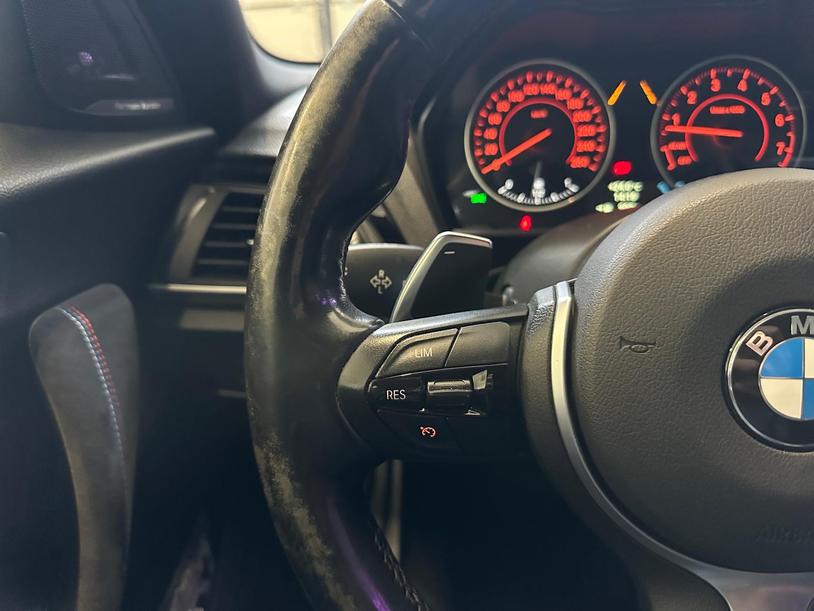 BMW M135i xDrive Steptronic-image-18
