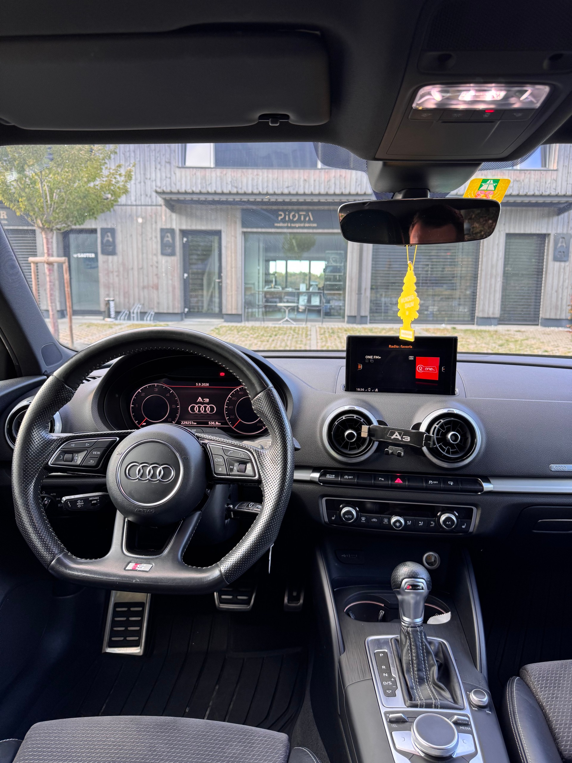 AUDI A3 Sportback 2.0 TDI Sport S-tronic-image-7