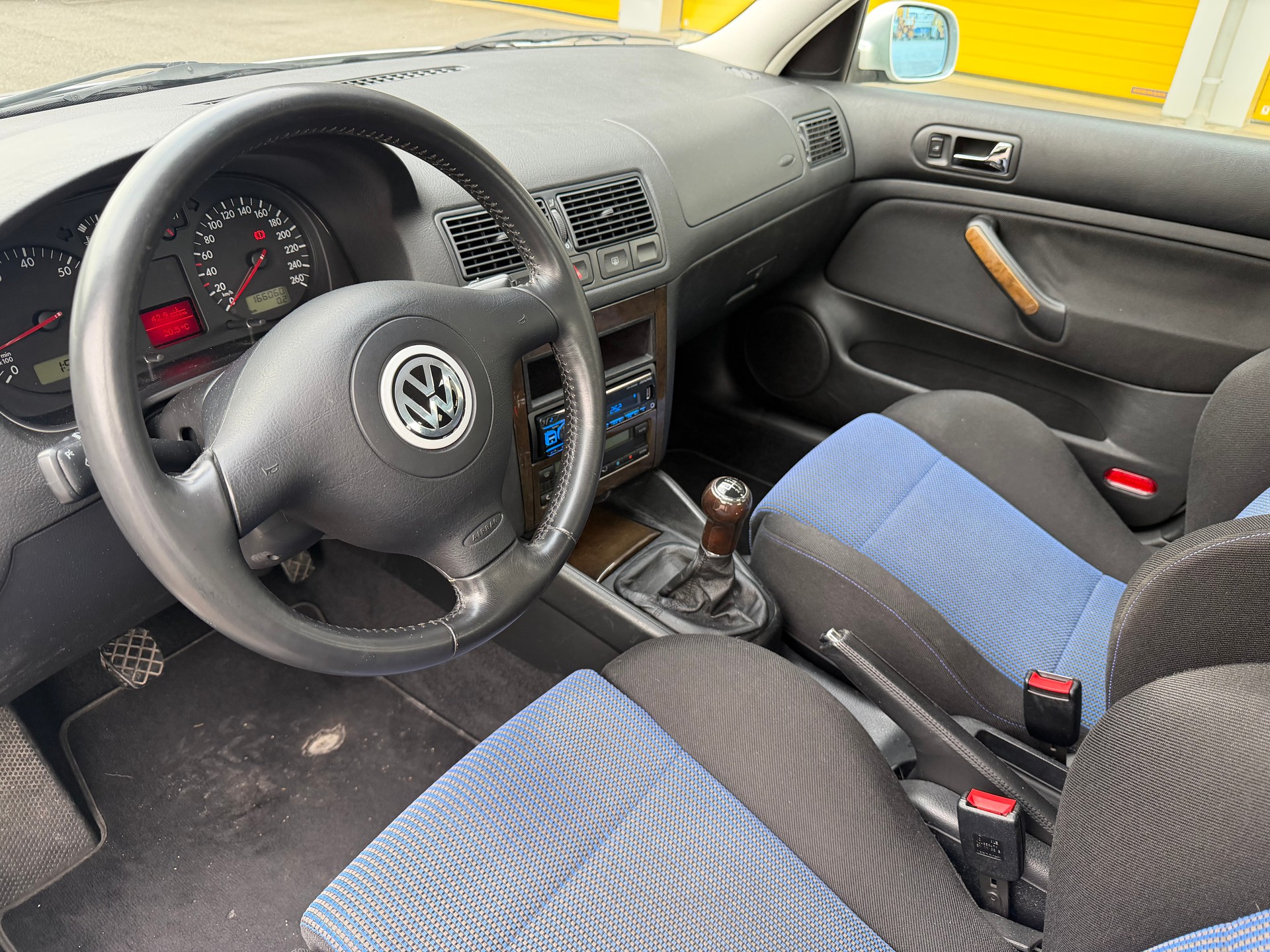 VW Golf 1.8 T GTI-image-8