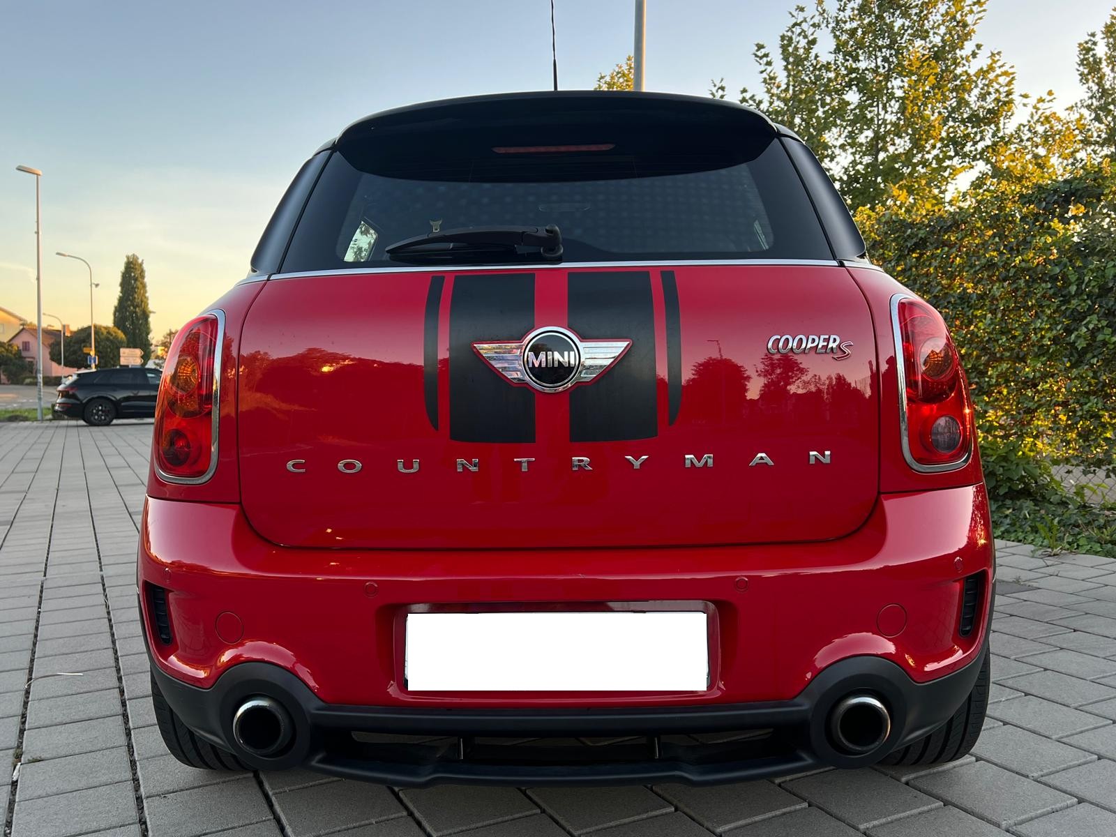 MINI 1.6i Cooper S ALL4-image-1
