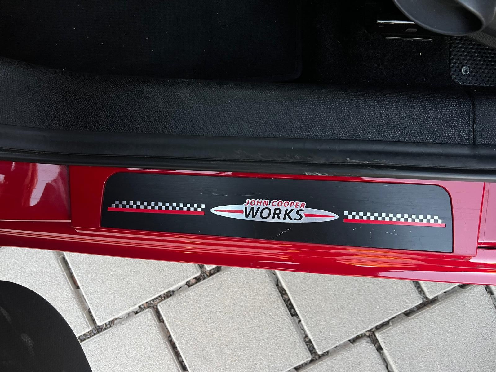 MINI 1.6i Cooper S ALL4-image-3