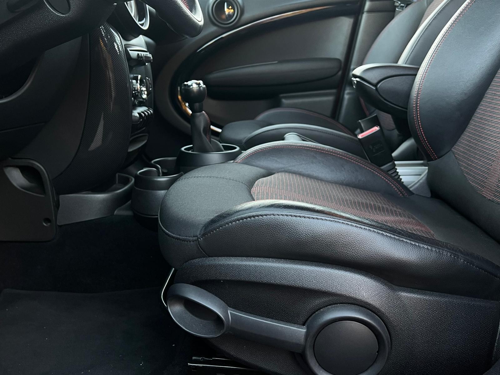 MINI 1.6i Cooper S ALL4-image-5