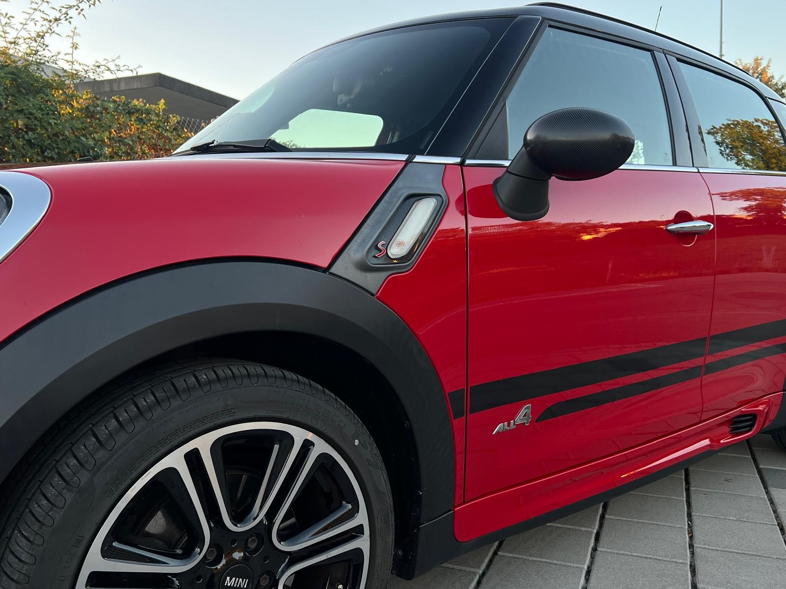 MINI 1.6i Cooper S ALL4-image-9