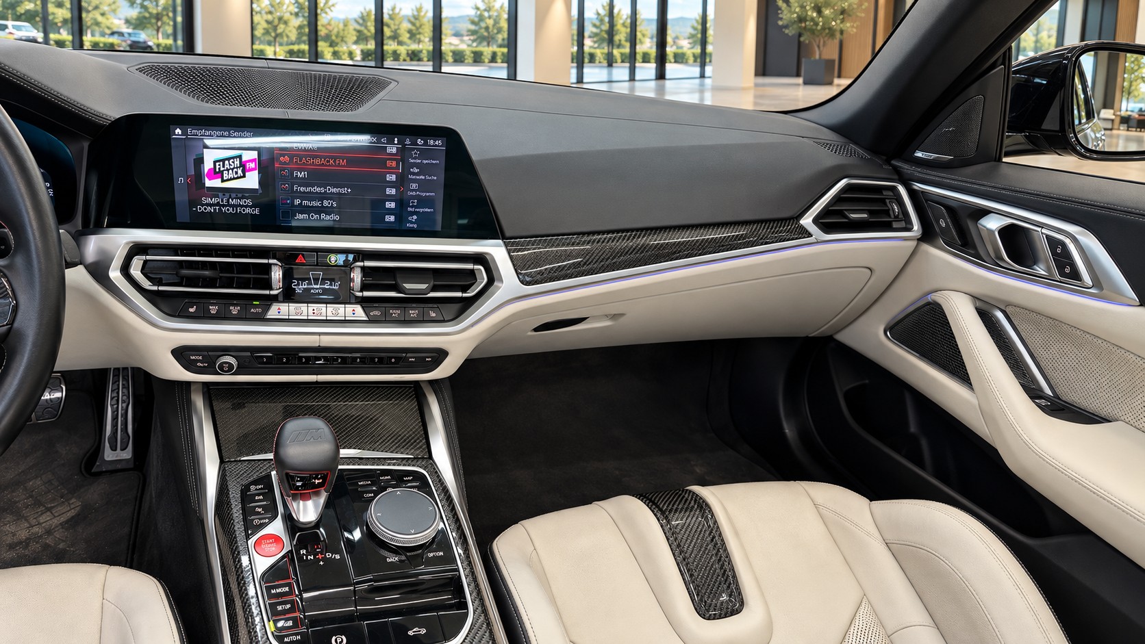BMW M4 Cabrio Competition M xDrive-image-4