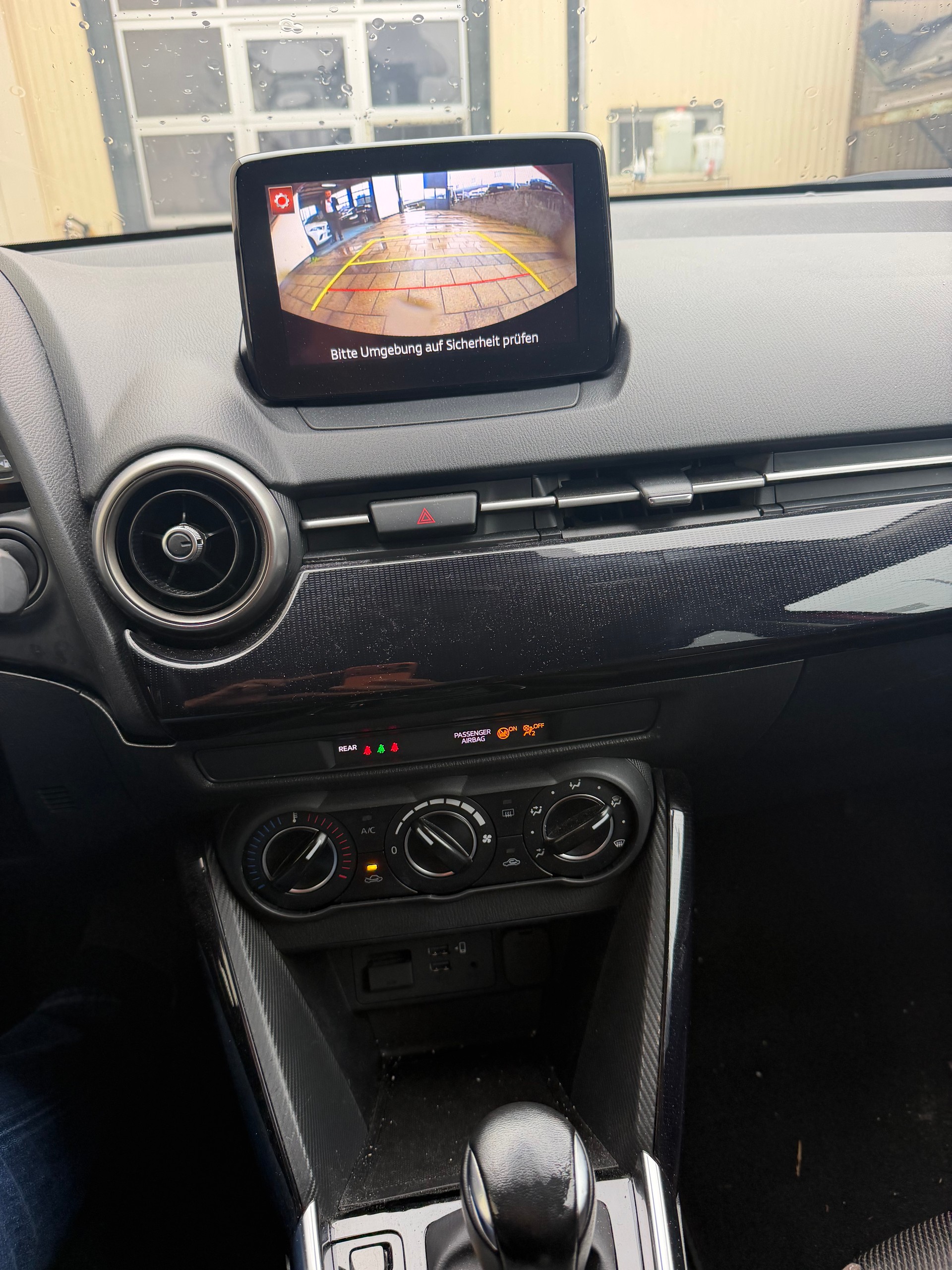 MAZDA 2 SKYACTIV-G 90 Revolution Automat-image-10