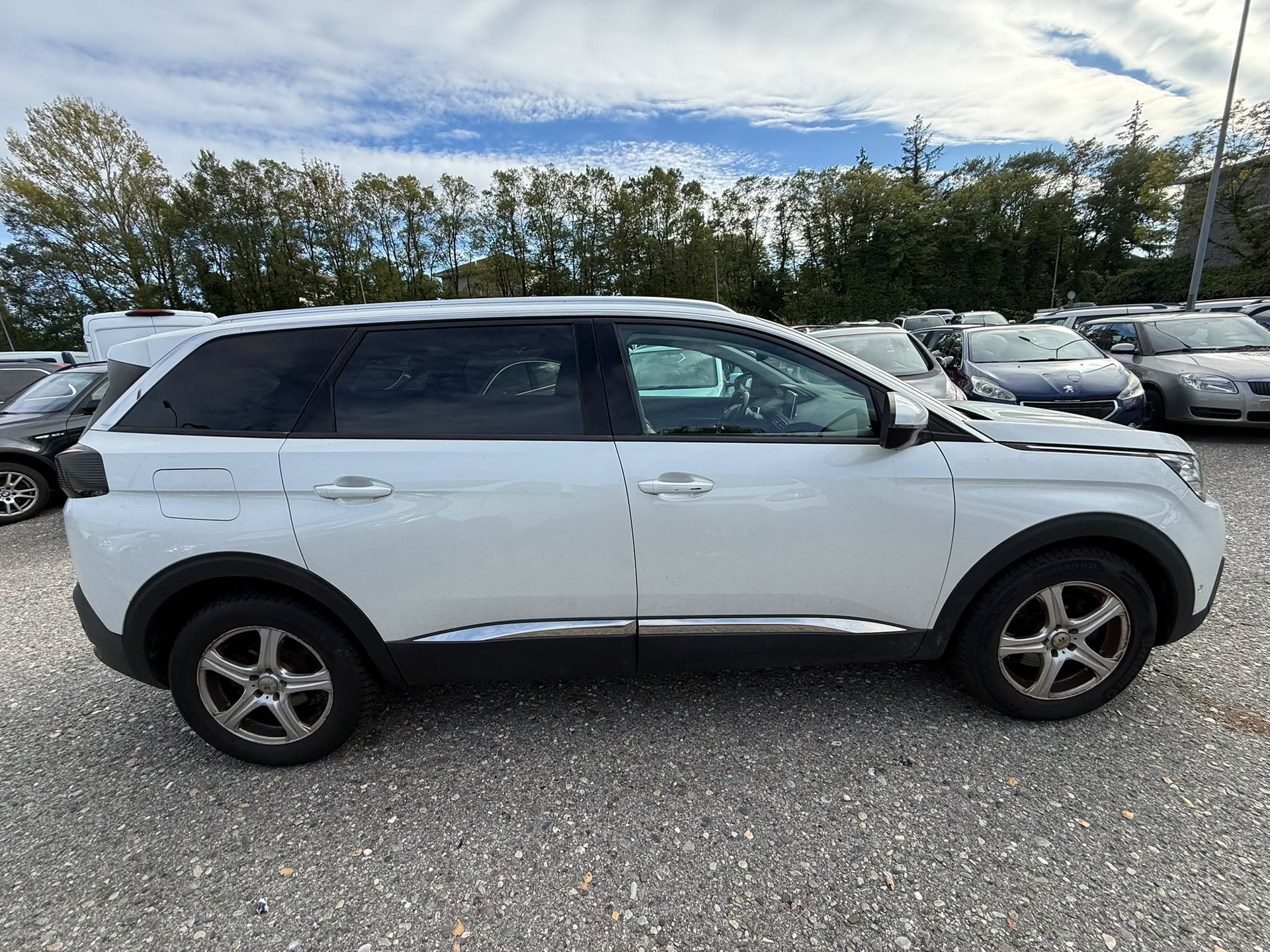 PEUGEOT 5008 1.2 Pure Tech Active-image-6