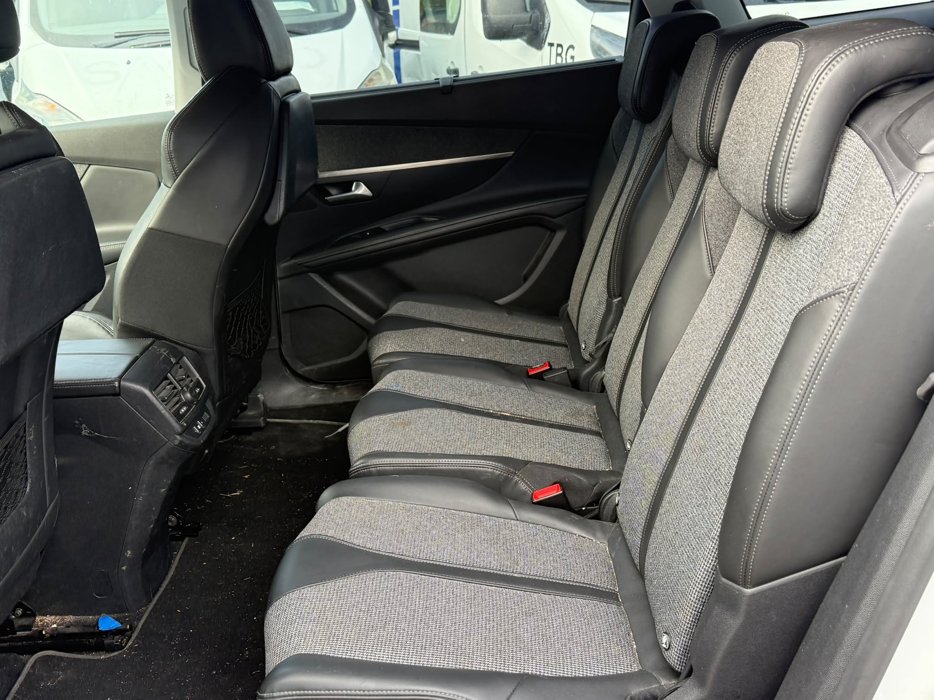 PEUGEOT 5008 1.2 Pure Tech Active-image-11