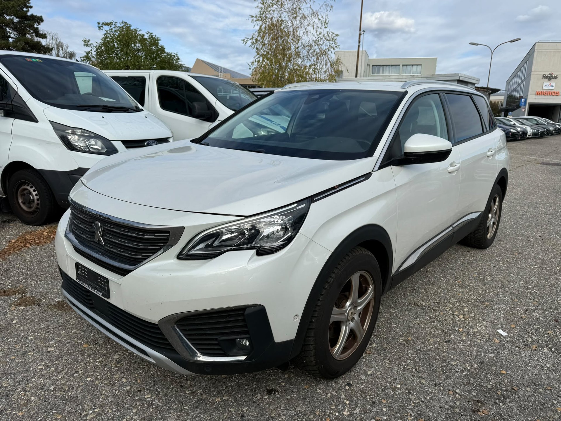 PEUGEOT 5008 1.2 Pure Tech Active-image-2
