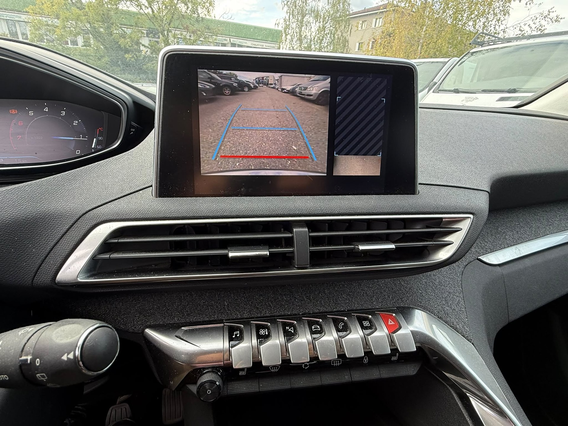 PEUGEOT 5008 1.2 Pure Tech Active-image-8