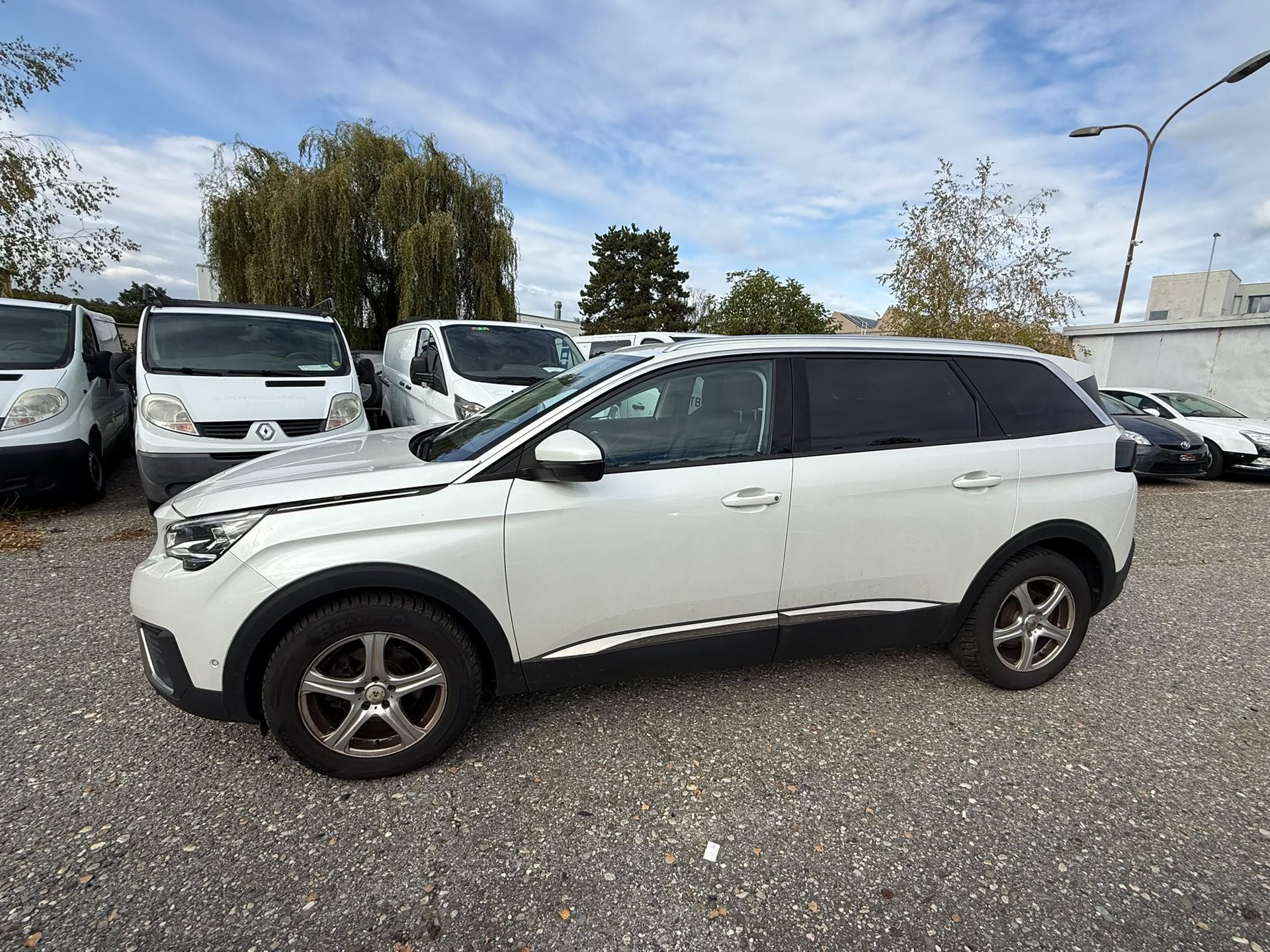 PEUGEOT 5008 1.2 Pure Tech Active-image-1