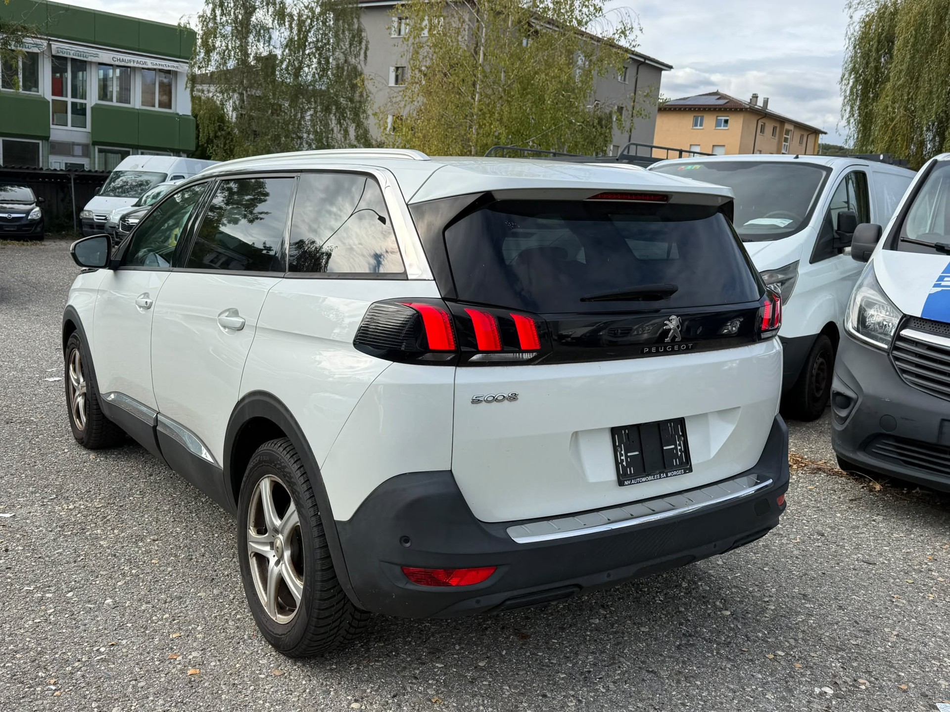PEUGEOT 5008 1.2 Pure Tech Active-image-3