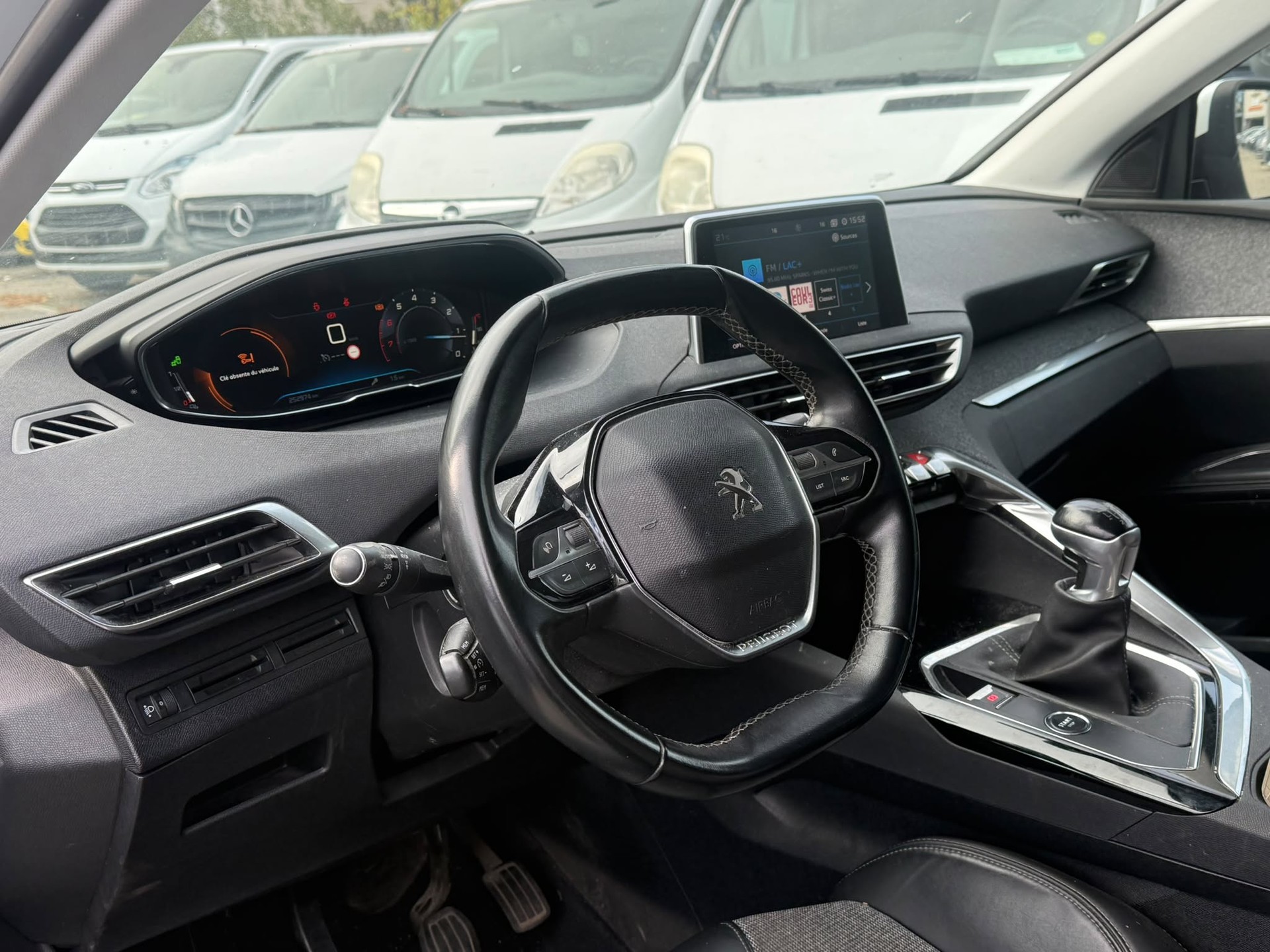 PEUGEOT 5008 1.2 Pure Tech Active-image-9