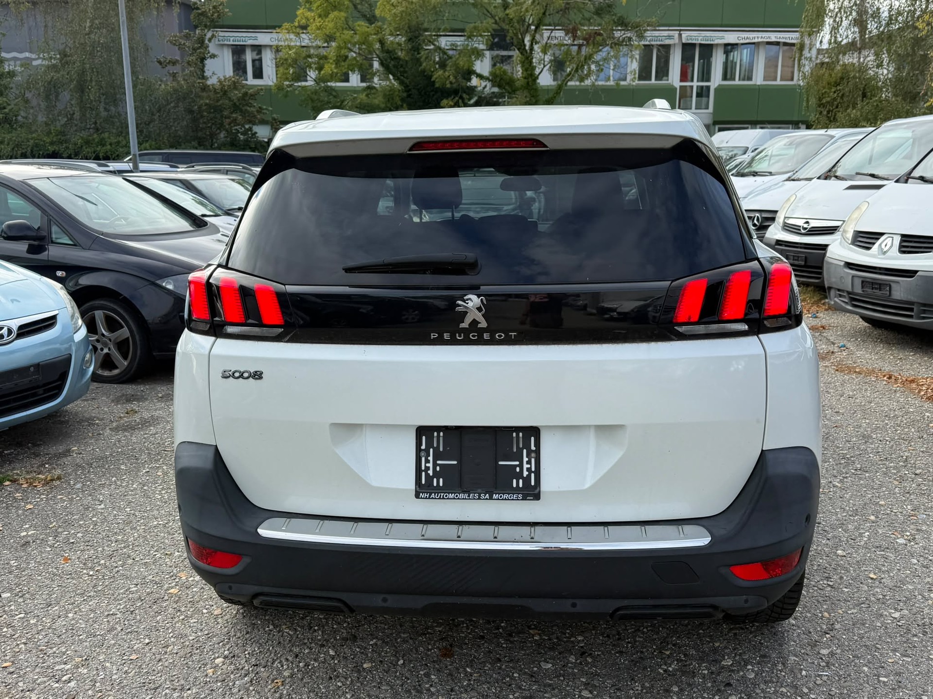 PEUGEOT 5008 1.2 Pure Tech Active-image-7
