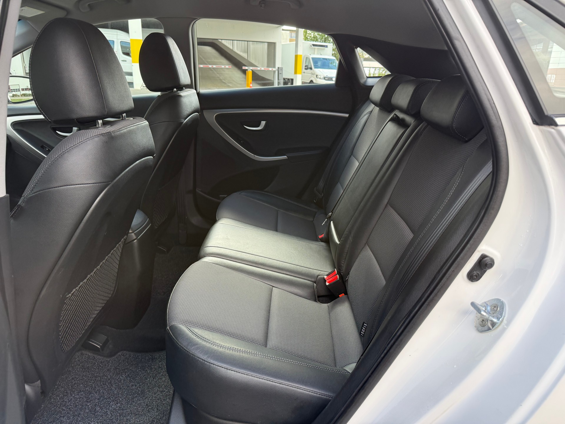 HYUNDAI i30 1.6 GDI Style Automatic-image-8