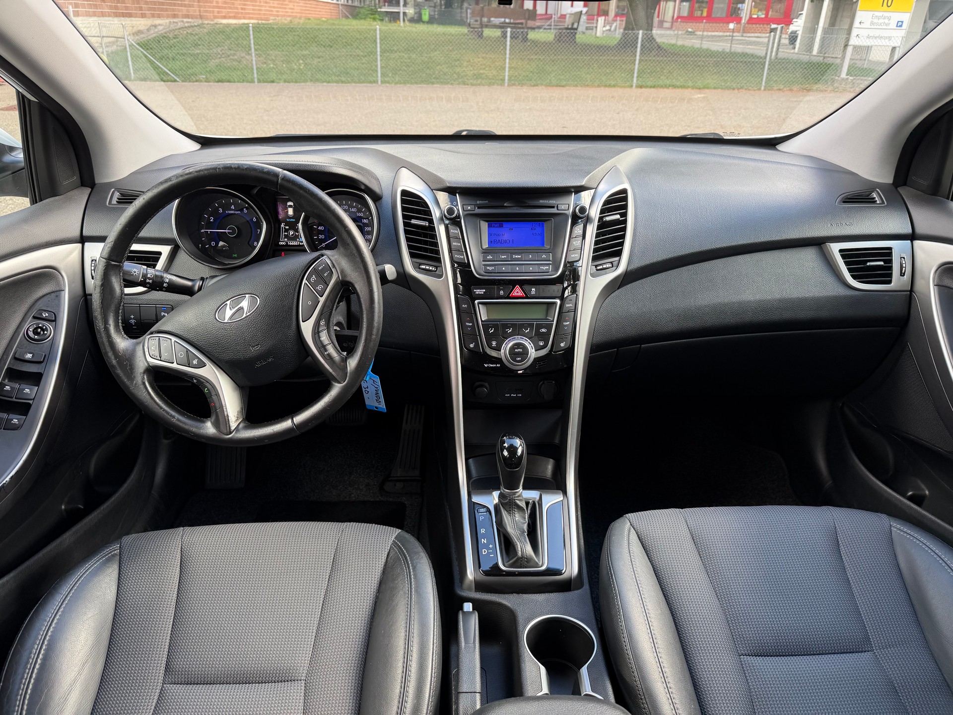 HYUNDAI i30 1.6 GDI Style Automatic-image-7