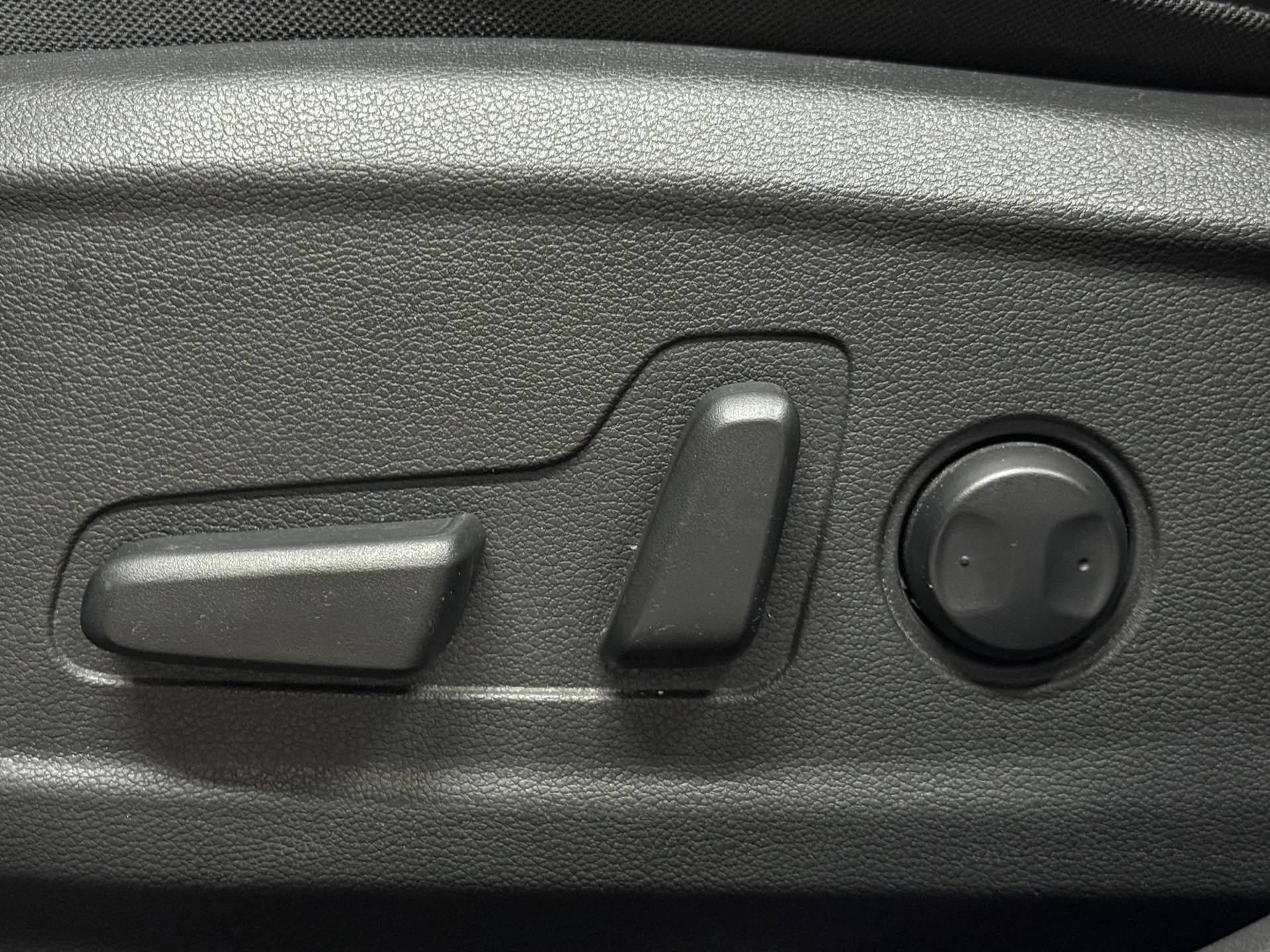 HYUNDAI Kona 1.6 T-GDi Launch Plus 4WD DCT-image-11