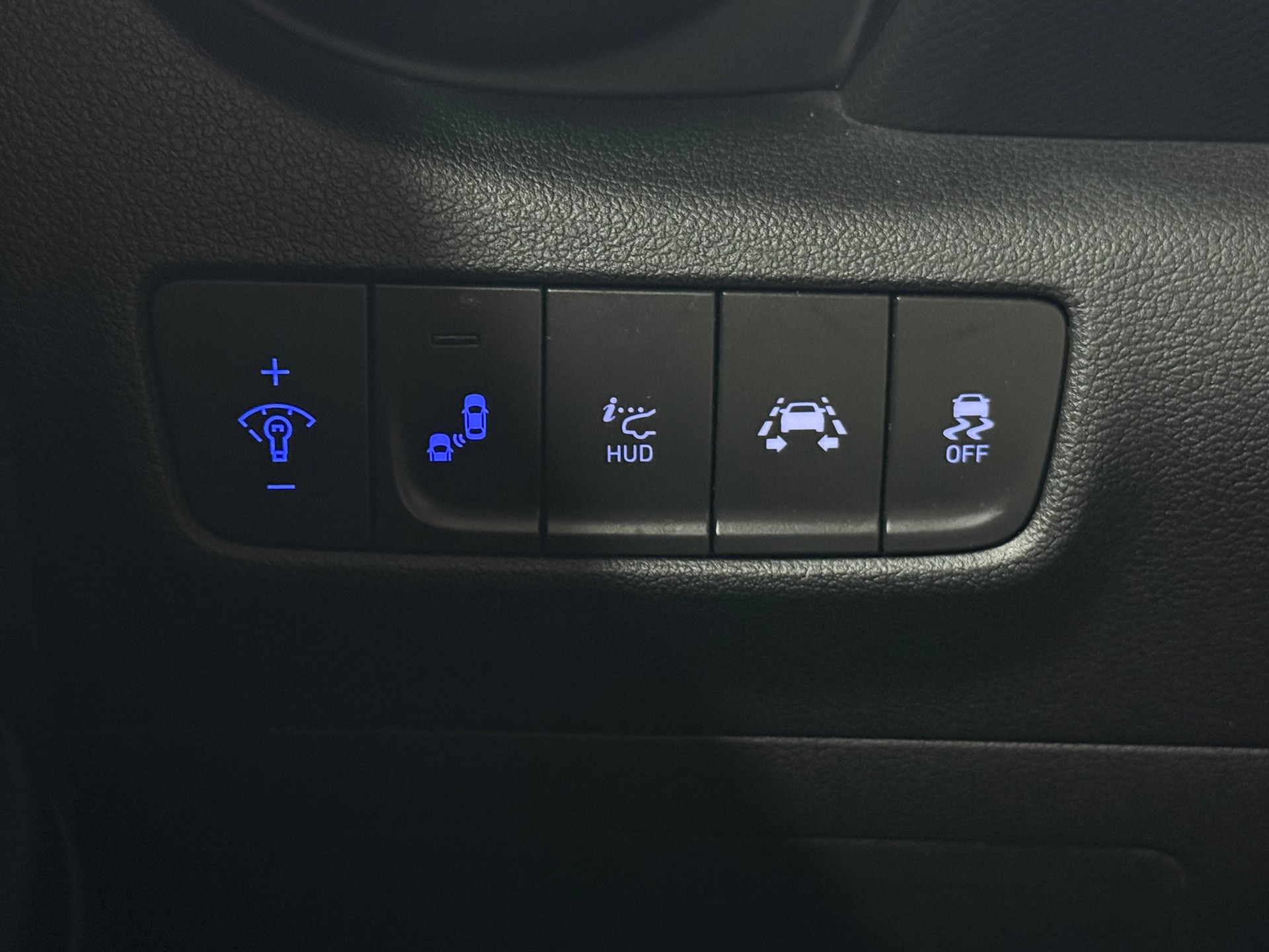 HYUNDAI Kona 1.6 T-GDi Launch Plus 4WD DCT-image-14