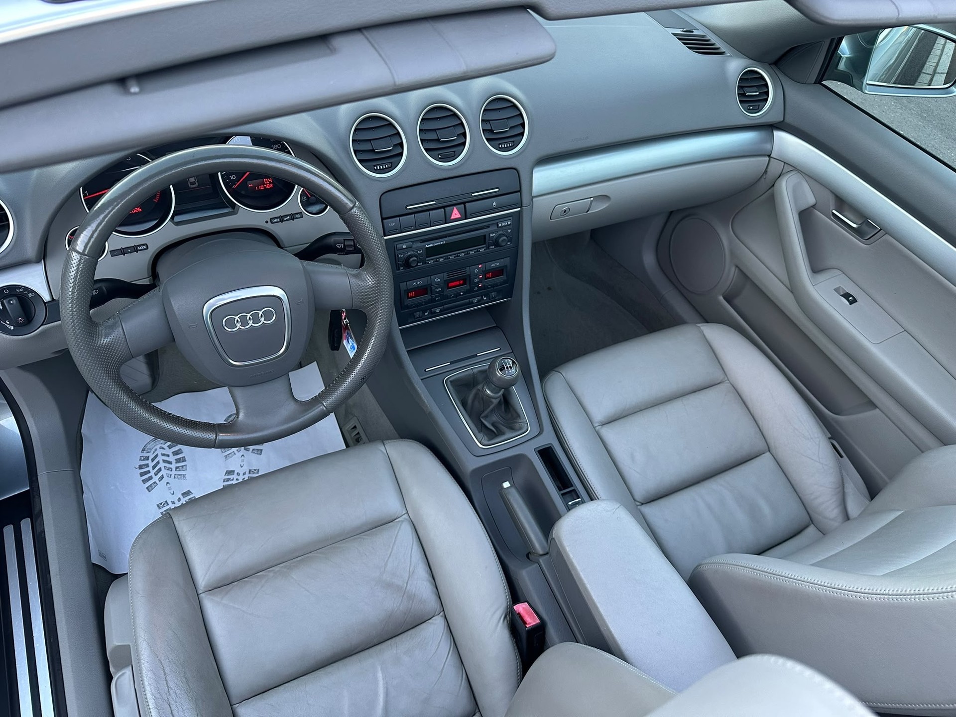 AUDI A4 Cabriolet 1.8 Turbo-image-16