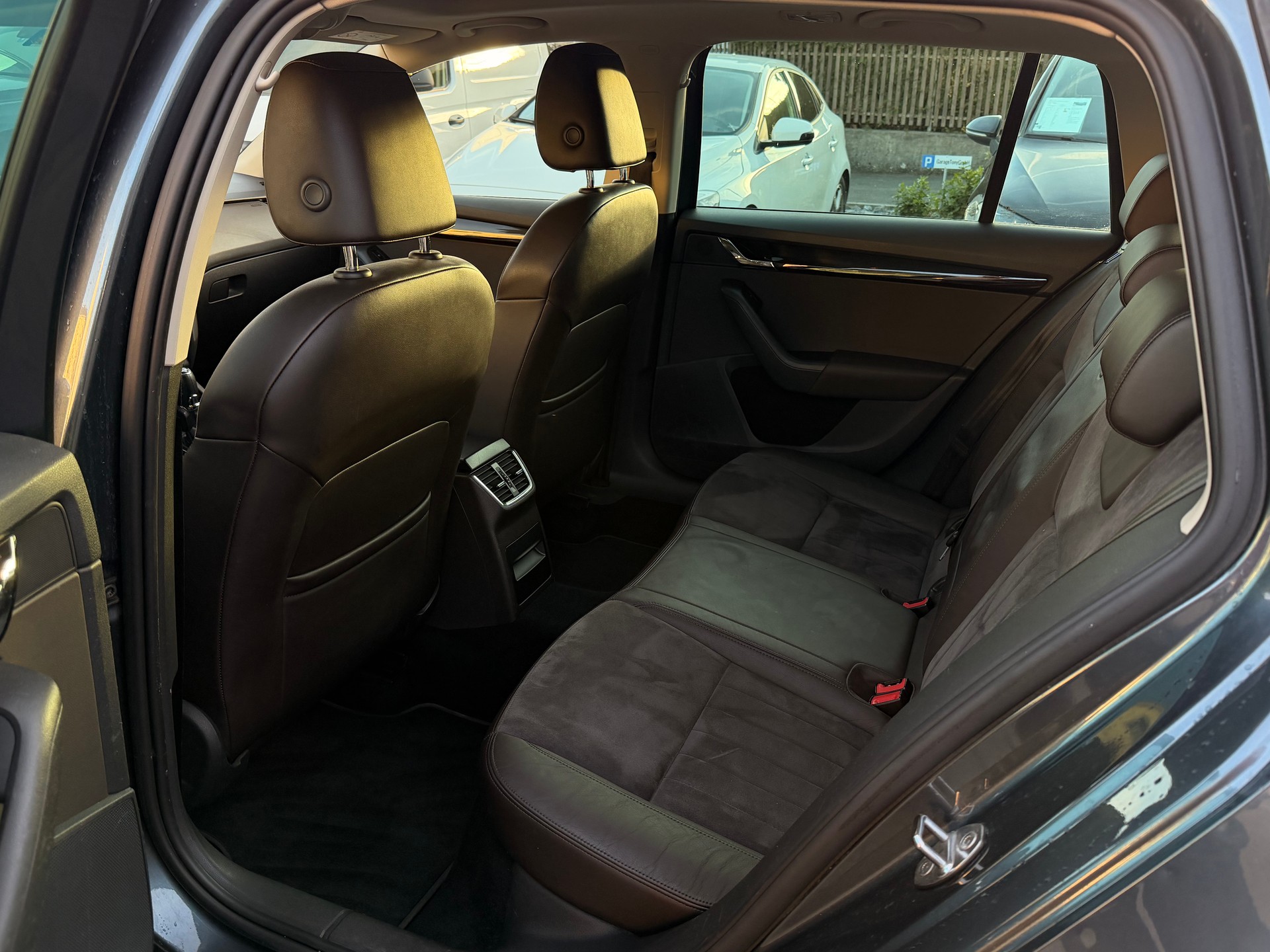SKODA Octavia Combi 2.0 TDI L&K 4x4 DSG-image-15