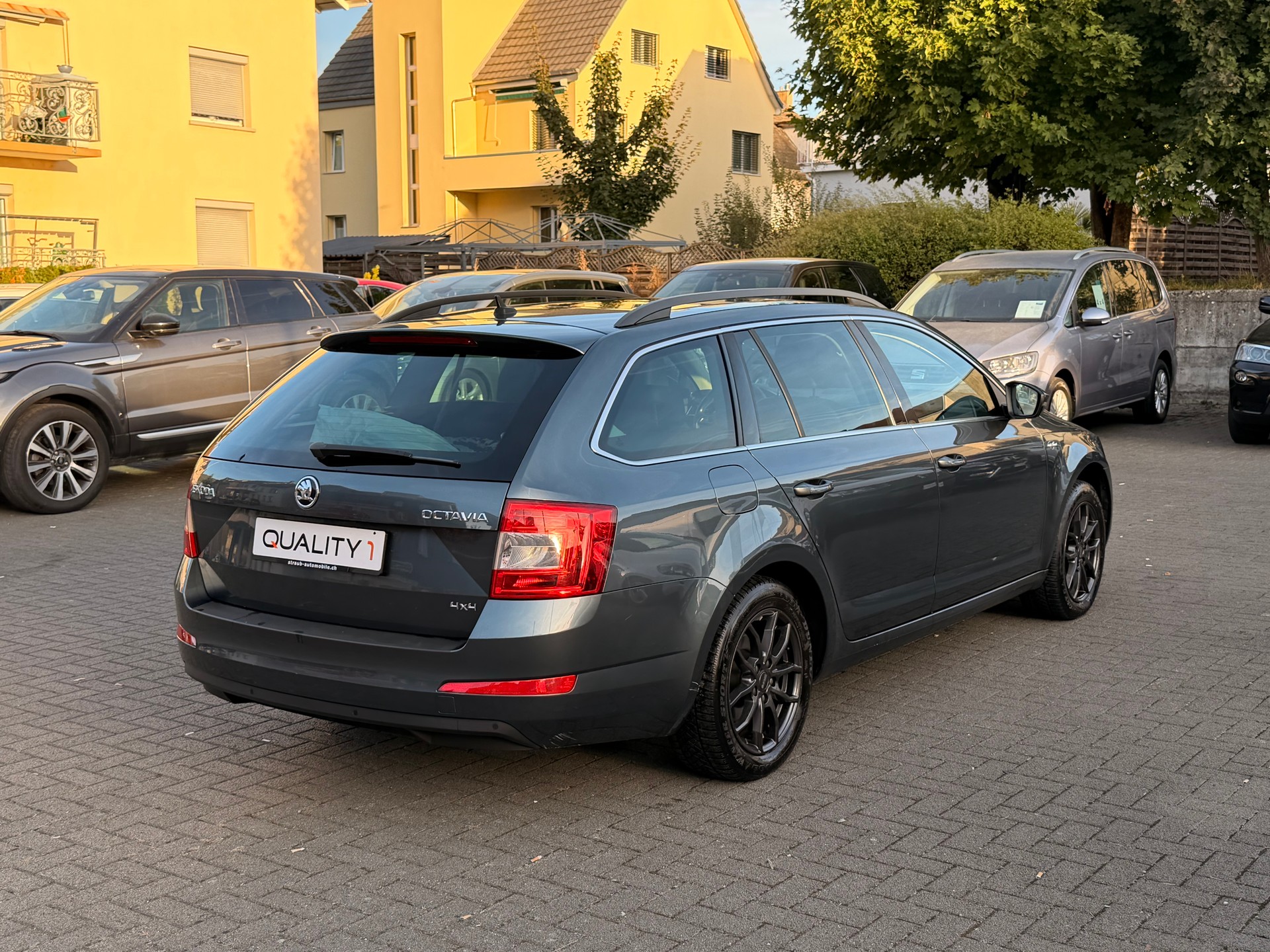 SKODA Octavia Combi 2.0 TDI L&K 4x4 DSG-image-11