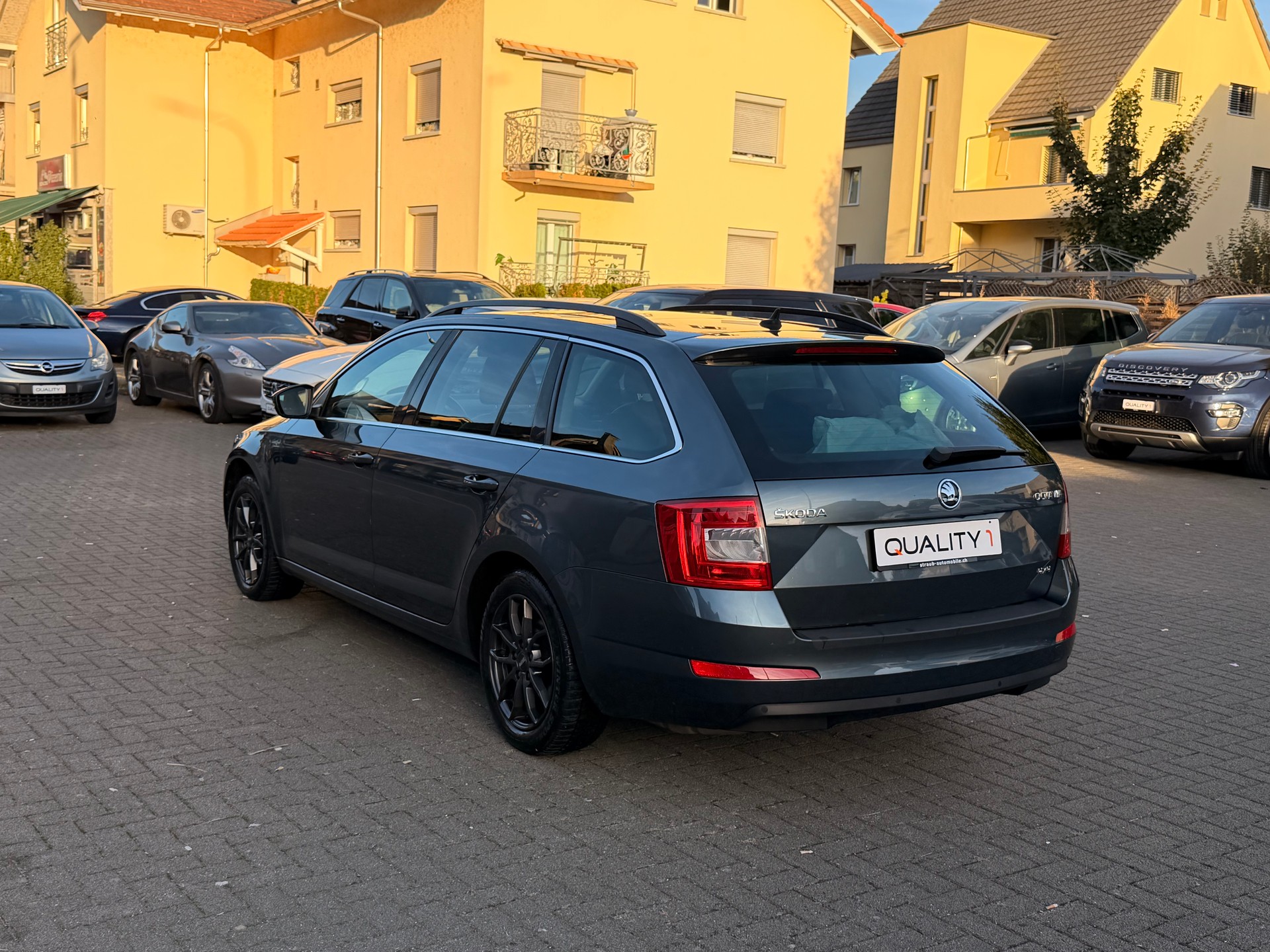 SKODA Octavia Combi 2.0 TDI L&K 4x4 DSG-image-3