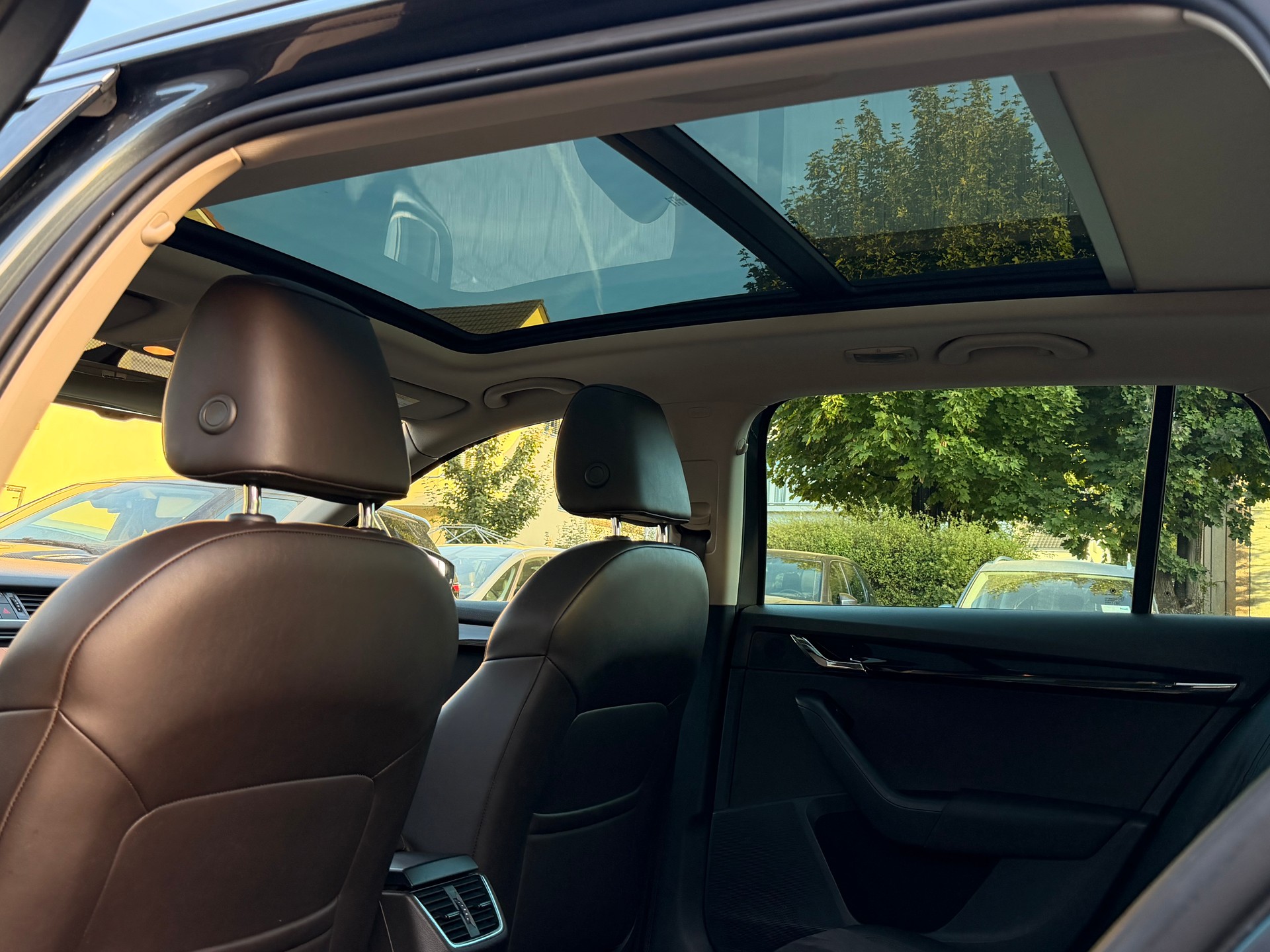 SKODA Octavia Combi 2.0 TDI L&K 4x4 DSG-image-16