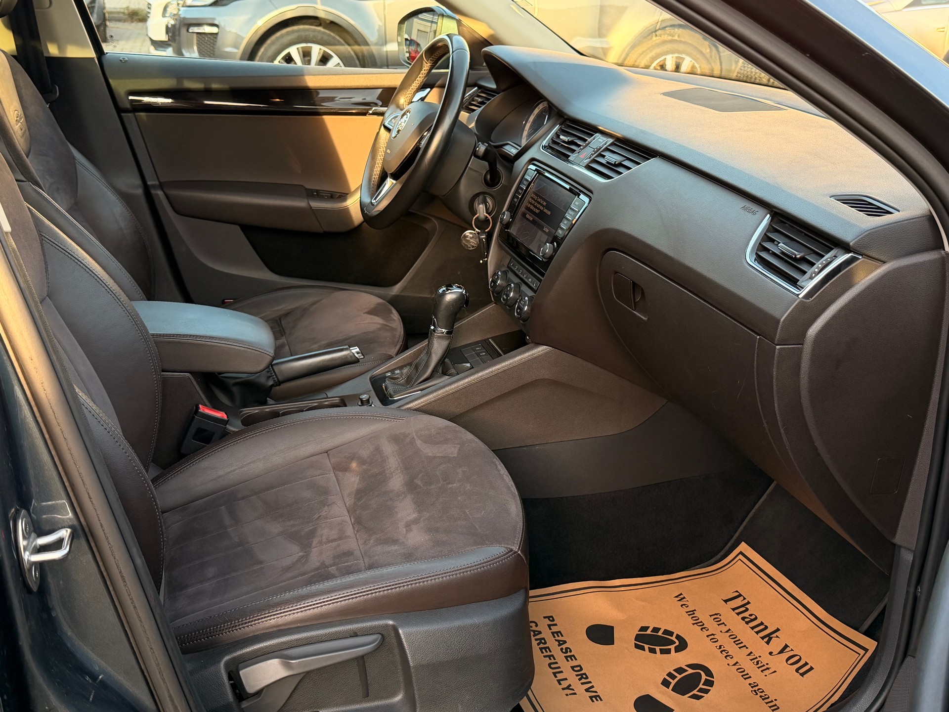 SKODA Octavia Combi 2.0 TDI L&K 4x4 DSG-image-13