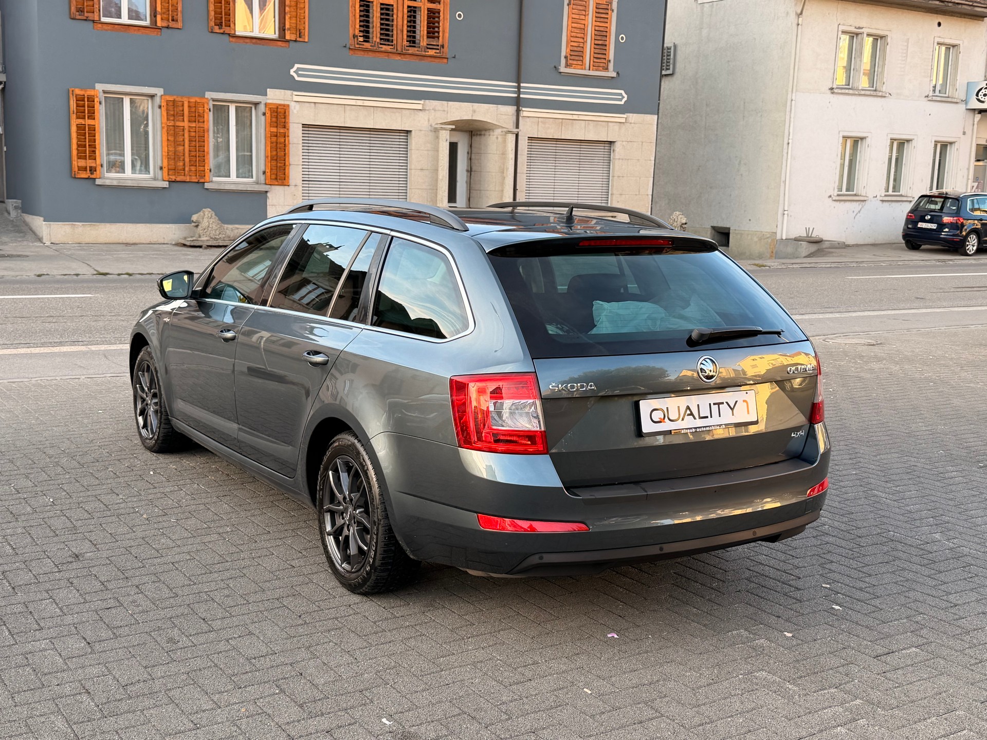 SKODA Octavia Combi 2.0 TDI L&K 4x4 DSG-image-6
