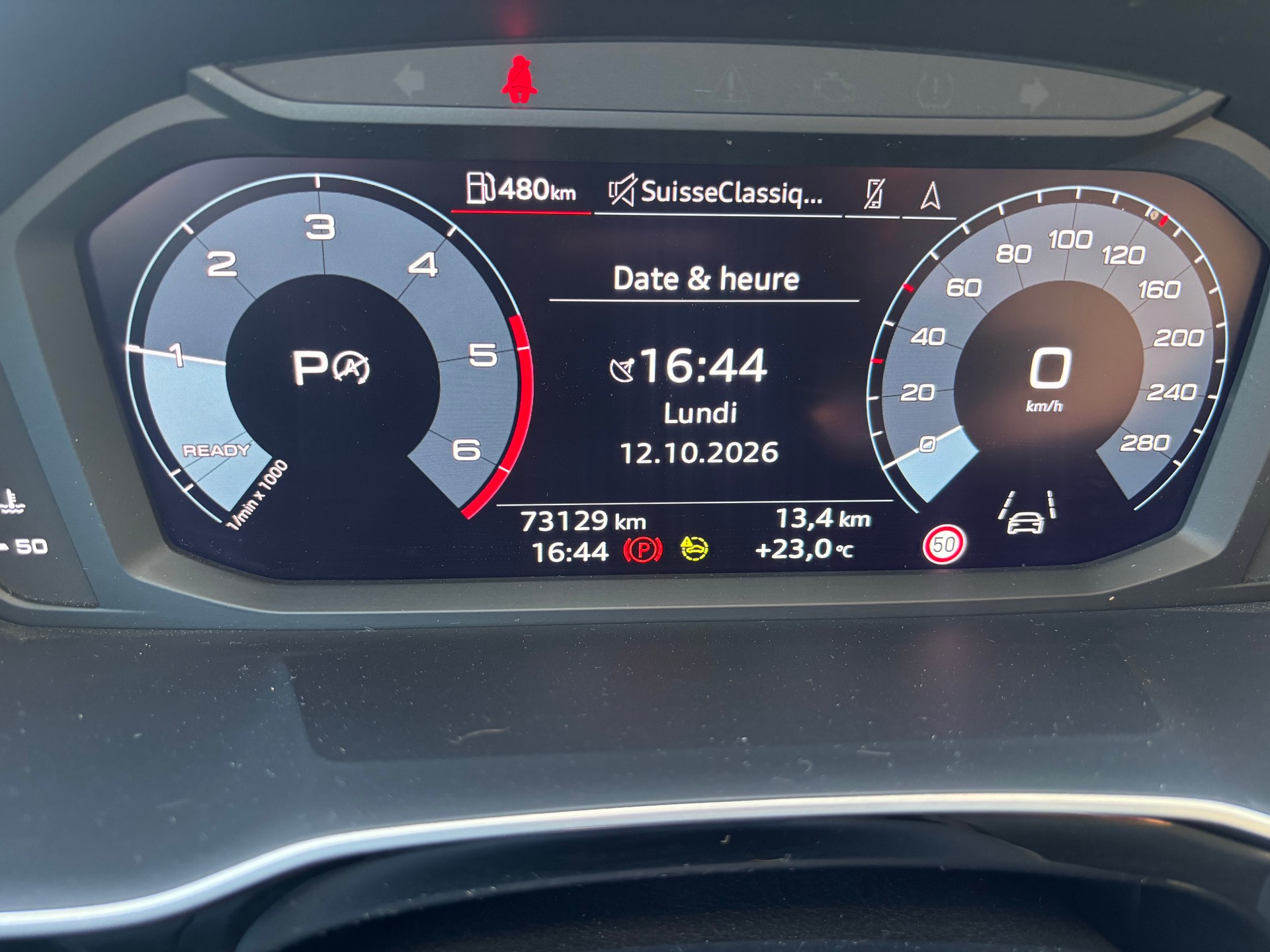 AUDI Q3 35 TDI quattro S-tronic-image-8