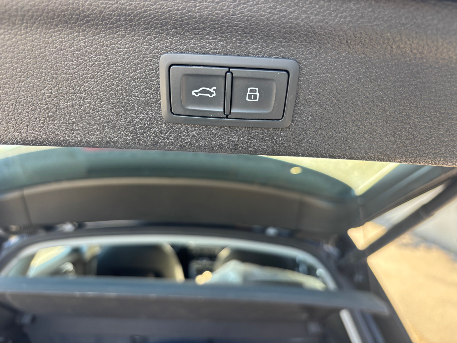 AUDI Q3 35 TDI quattro S-tronic-image-7
