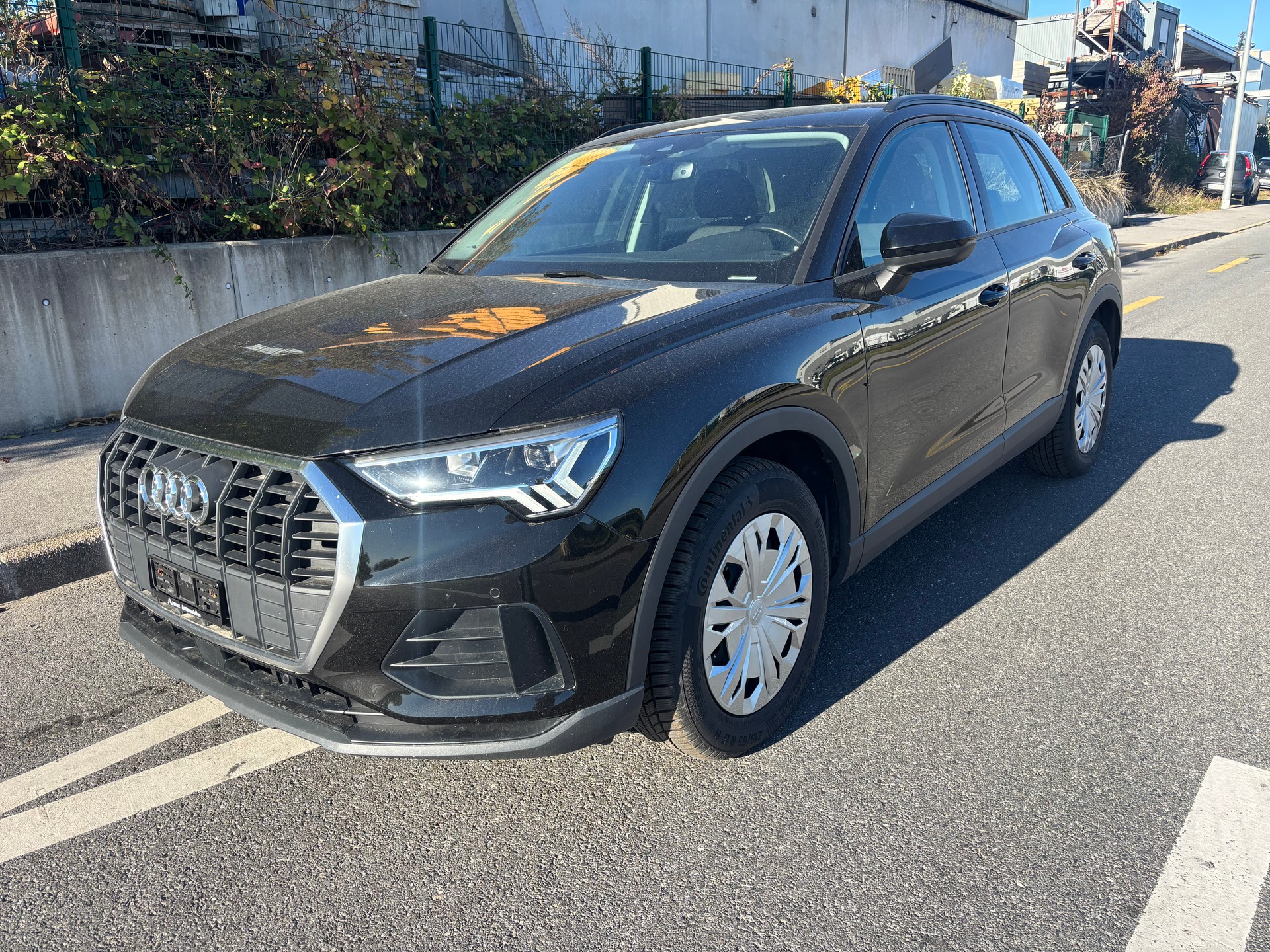 AUDI Q3 35 TDI quattro S-tronic-image-1