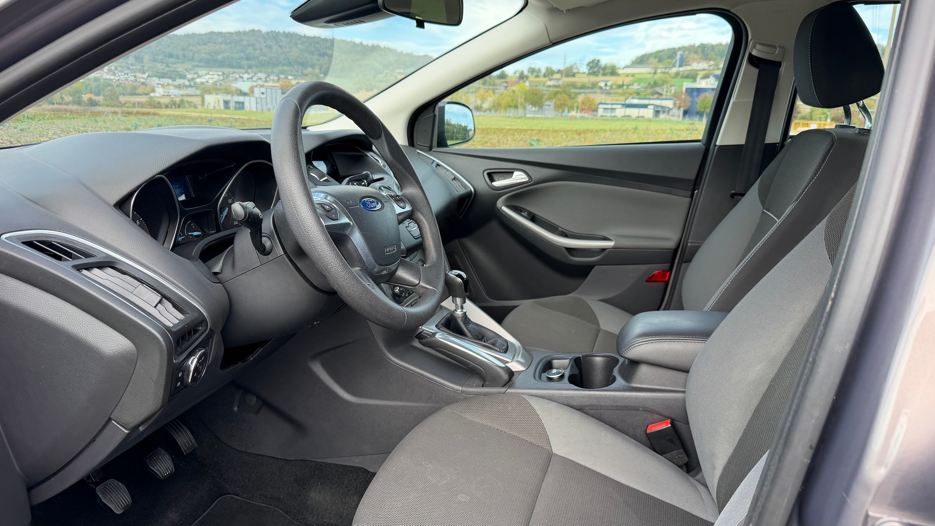 FORD Focus 1.0 SCTi Titanium-image-10